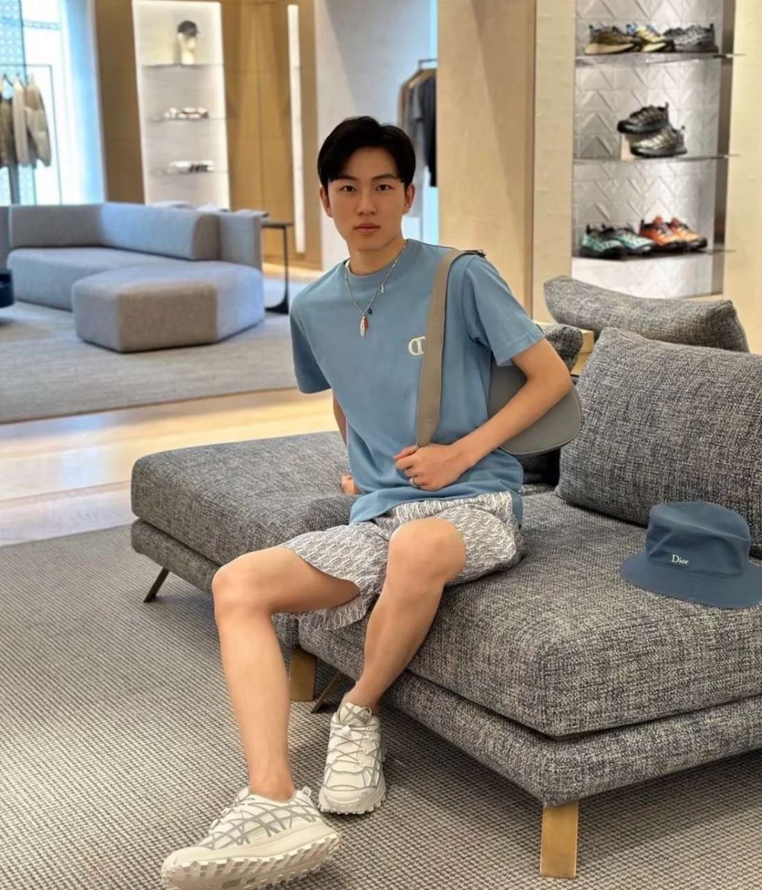 디올(DIOR) 톤온톤 자수 반팔 티셔츠 상의 의류