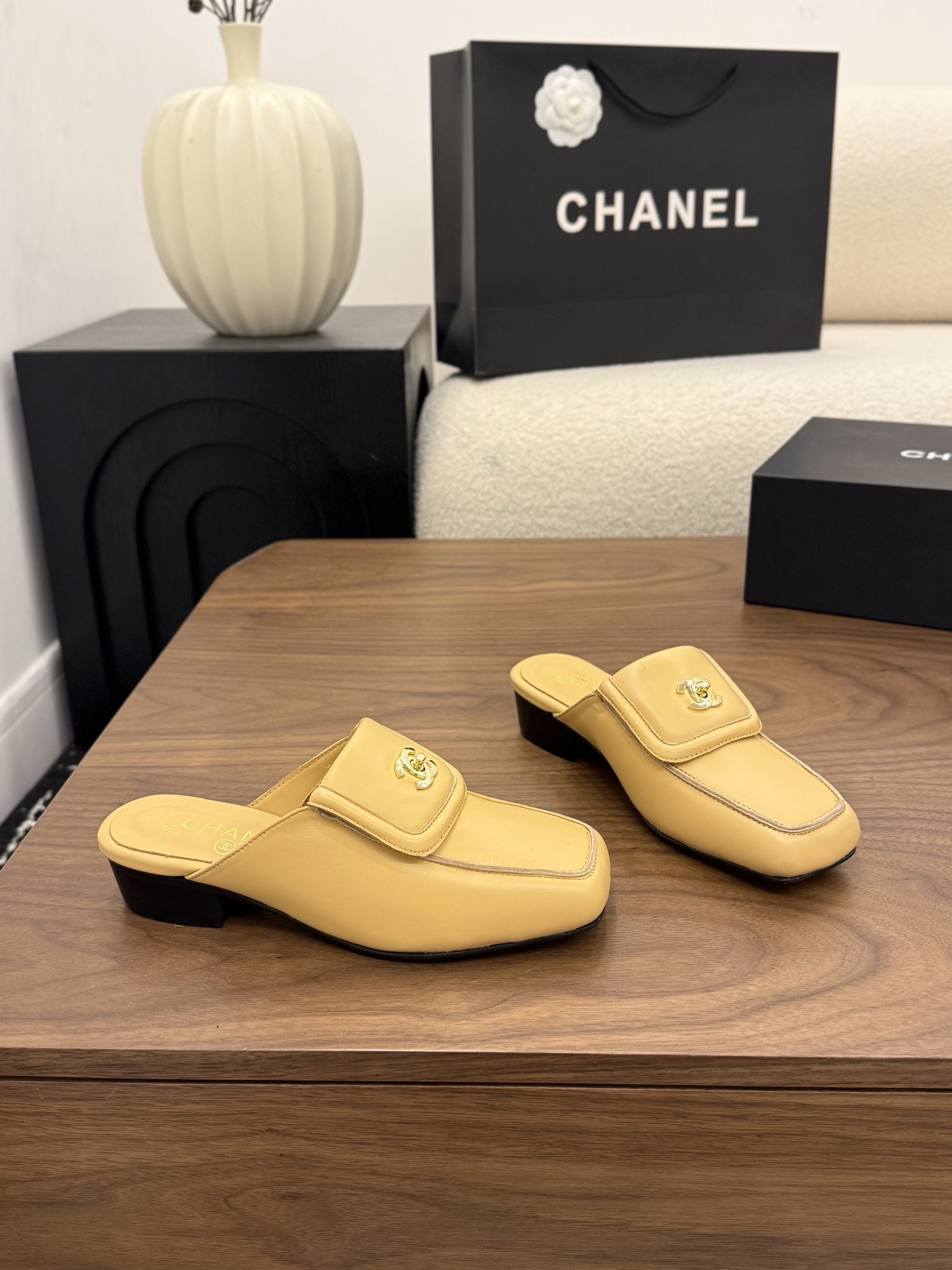 샤넬(CHANEL) 스퀘어토 미들굽 슬리퍼 신발
