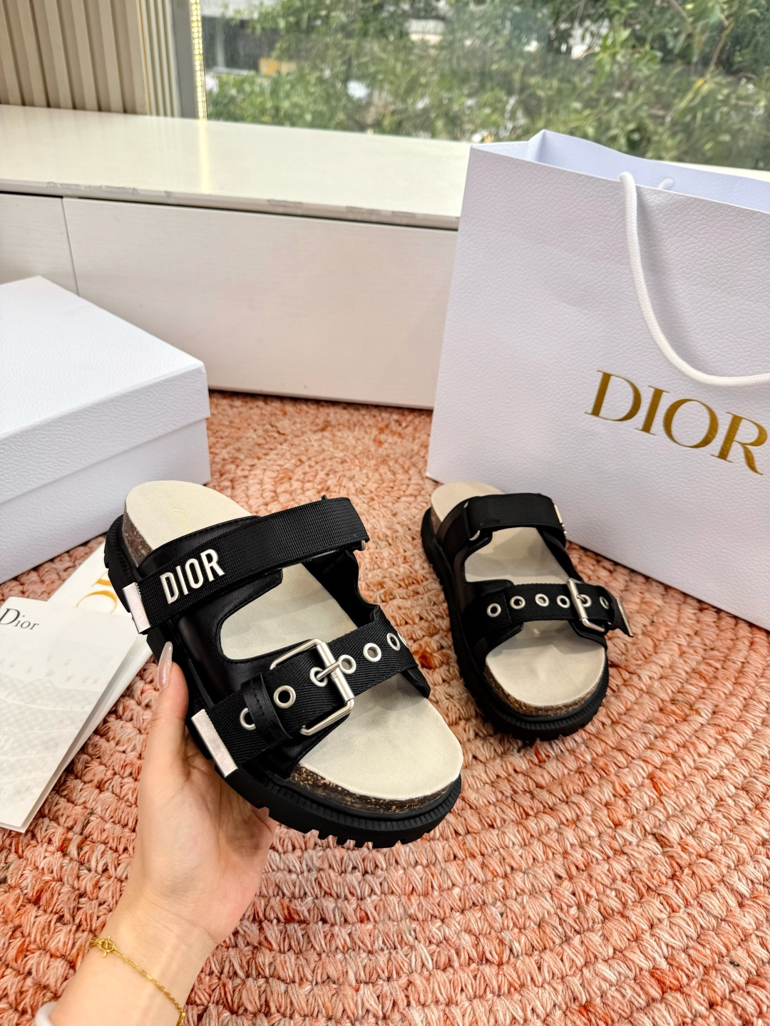 디올(DIOR) CD 버클 슬리퍼 신발