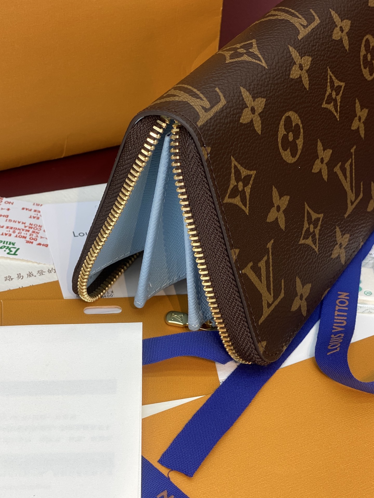 [Louis Vuitton] LV 루이비통 모노그램 지피 월릿 (스카이 블루/레몬 옐로우) 장지갑