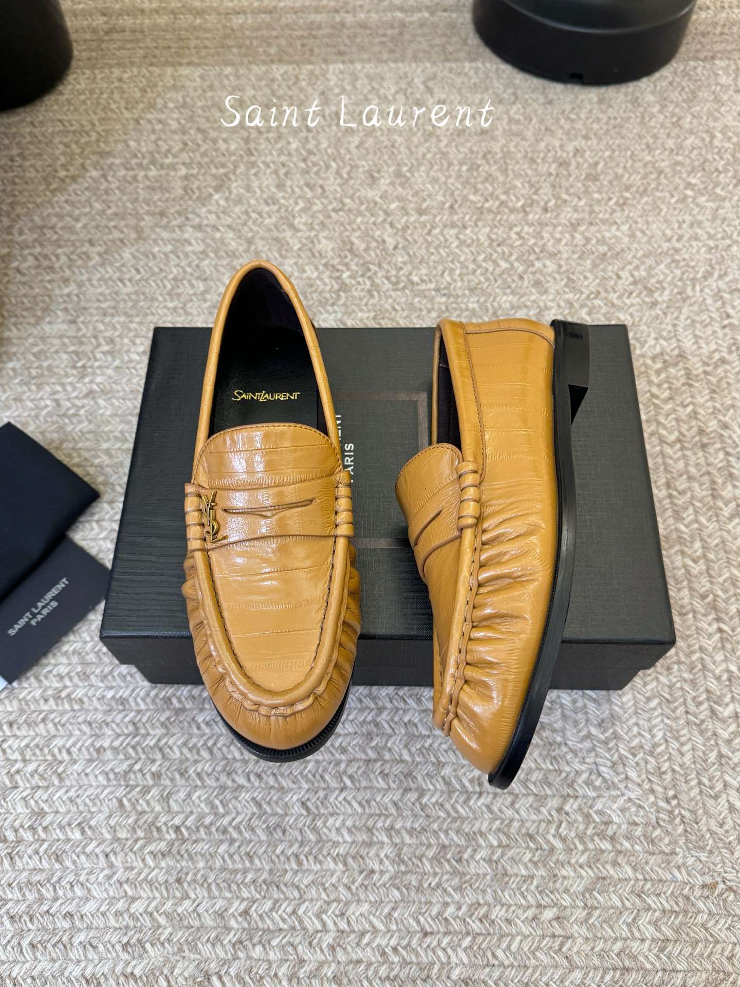 생로랑(SAINT LAURENT) 카프 레더 페니 로퍼 신발