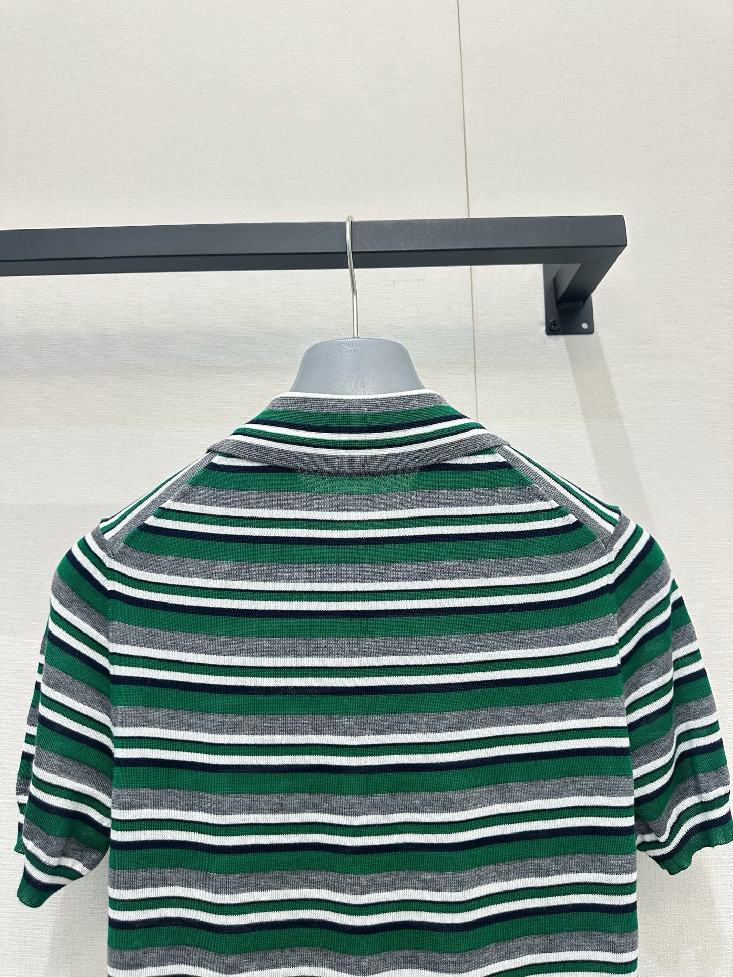 프라다(PRADA) 스트라이프 폴로 니트 반팔 상의 의류