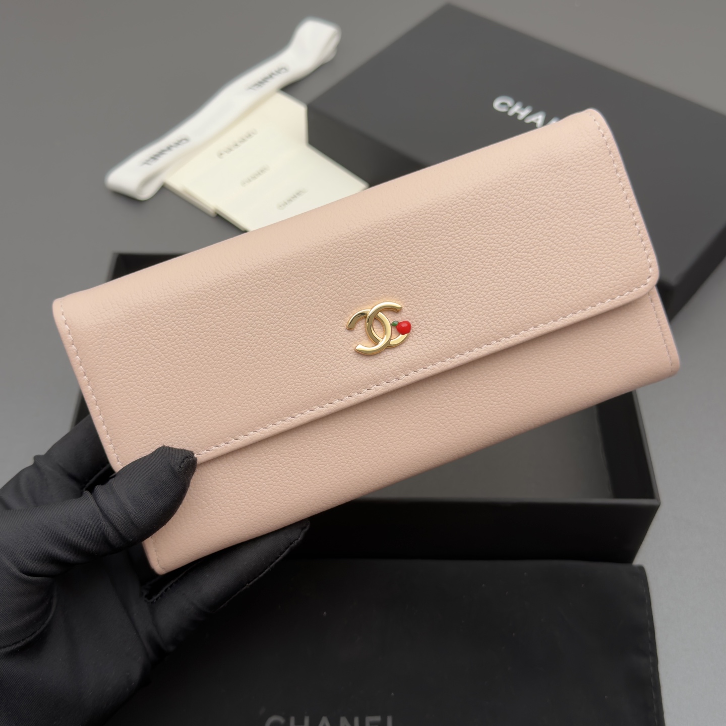 [Chanel] 샤넬 메탈 로고 플랩 롱 월렛 장지갑