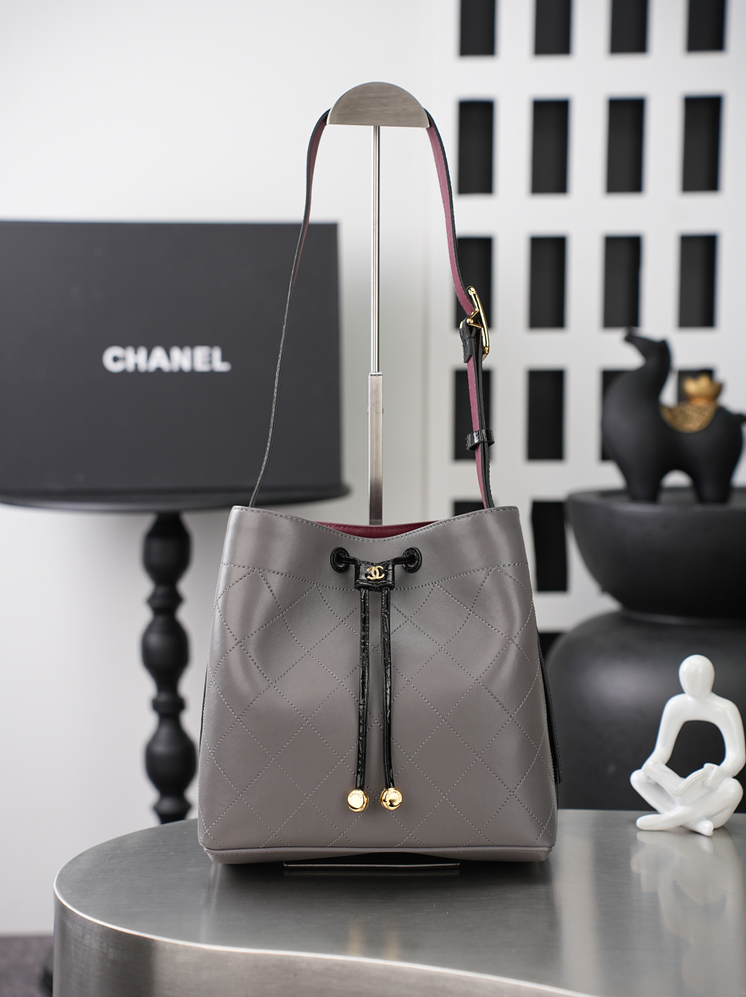 CHANEL 샤넬 26B 램스킨 버킷백 (라지) 가방 / 6584