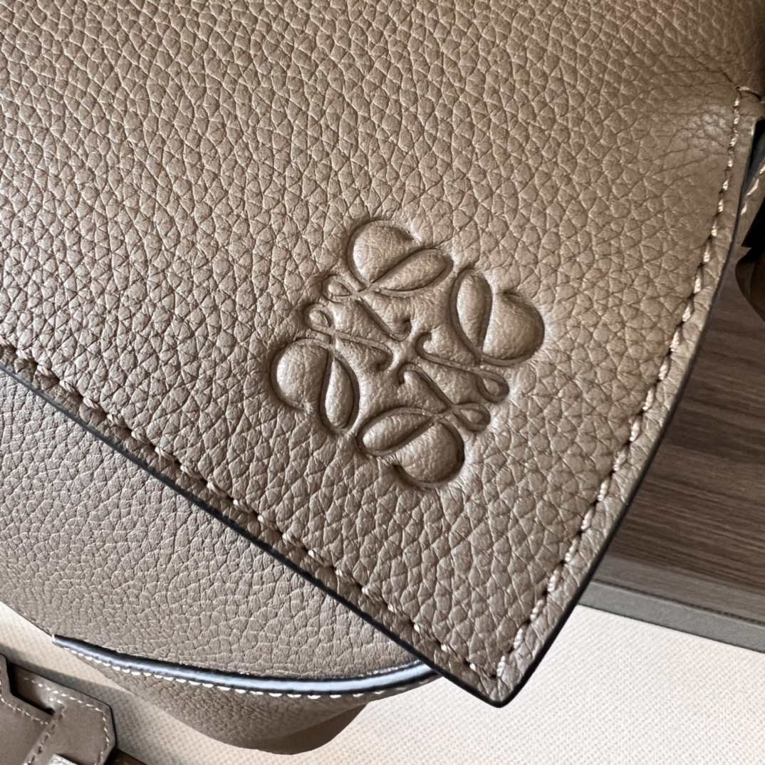 Loewe Puzzle Edge 로에베 퍼즐 라지 백 가방