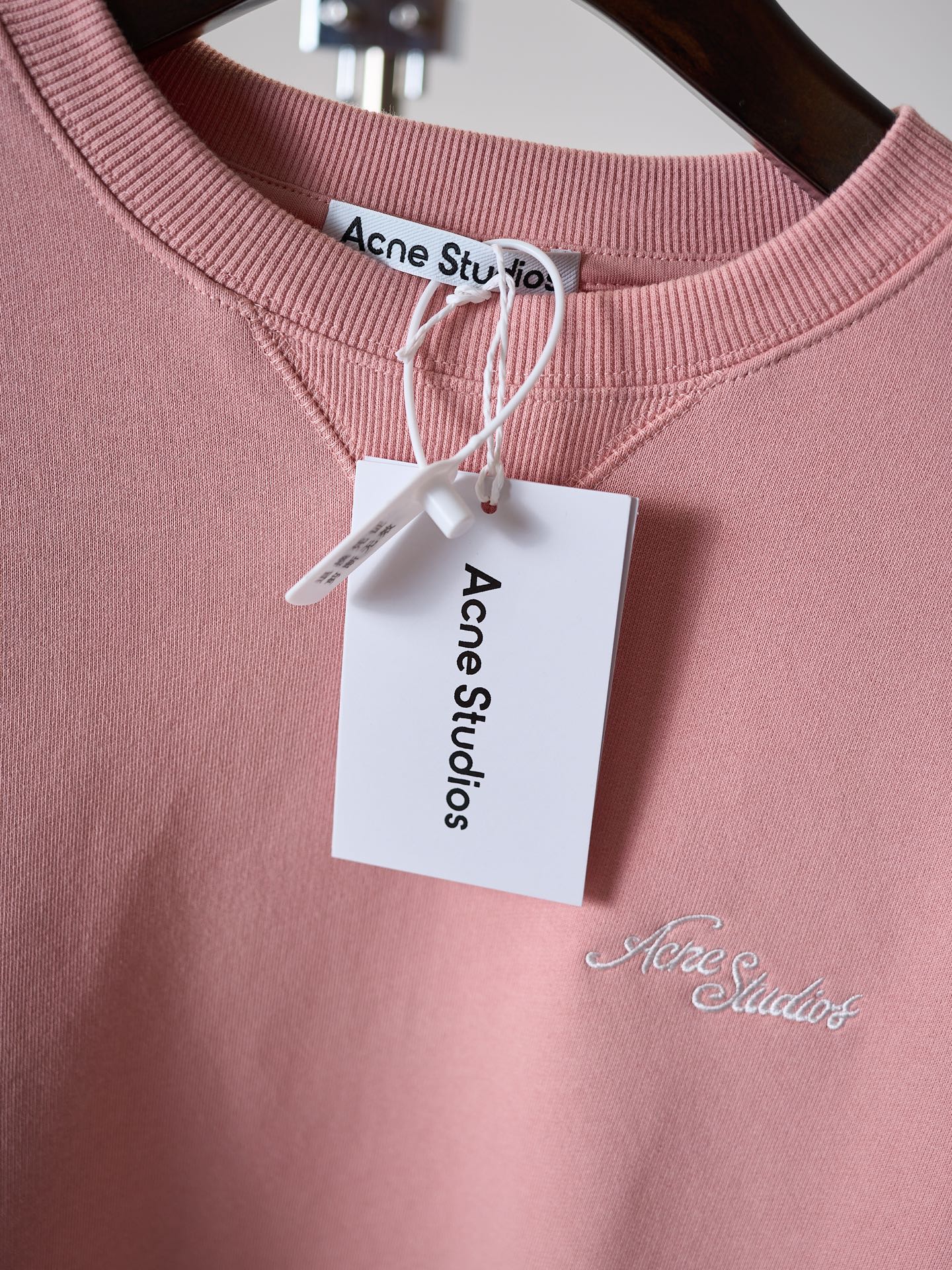아크네(Acne studios) 로고 자수 맨투맨 상의 의류