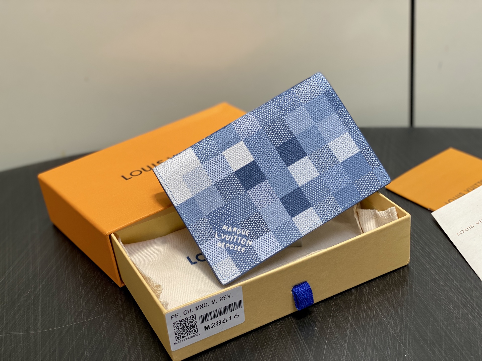 [Louis Vuitton] LV 루이비통 다모플라주 모자이크 패스포트 (블루) 여권 케이스 지갑
