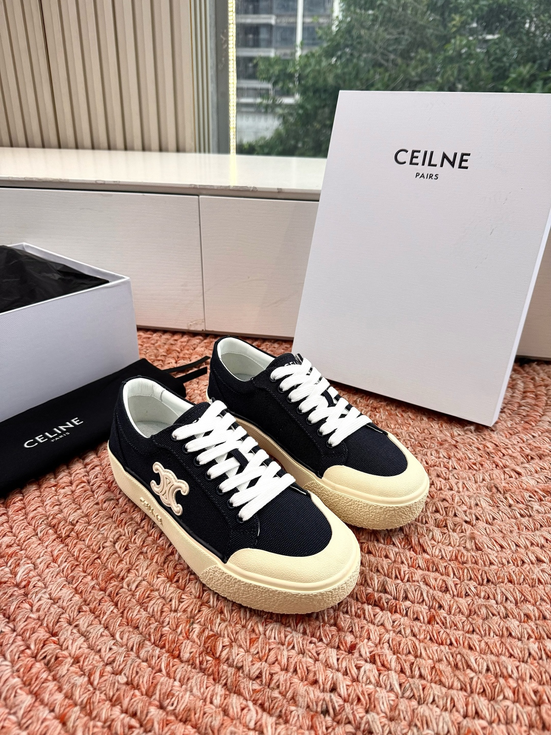 셀린느(CELINE) 트리오페 로고 플랫폼 캔버스 스니커즈 신발