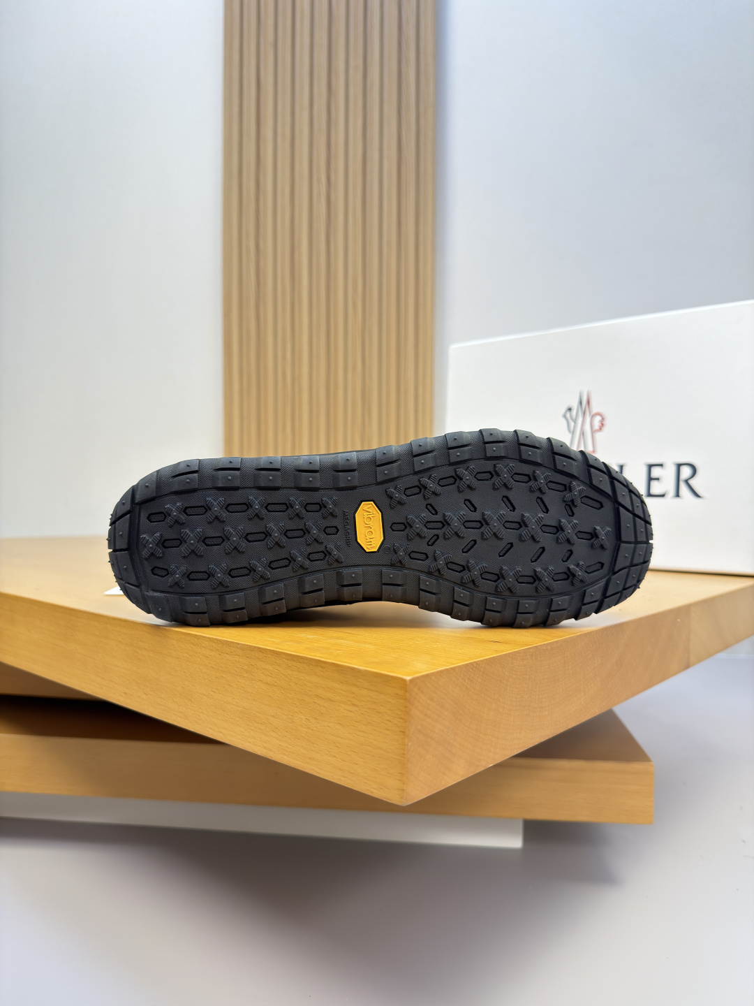 [Moncler] 몽클레어 몽클레르 프리미엄 나파 & 히트컷 'M' 메쉬 콤비 스니커즈 신발