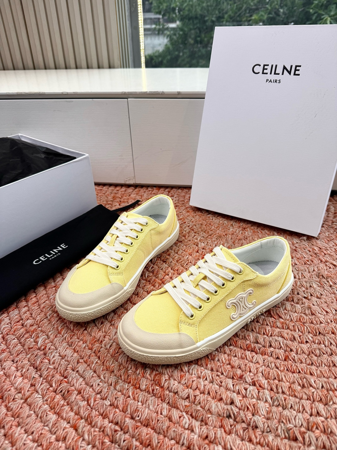 셀린느(CELINE) 트리오페 로고 스니커즈 신발