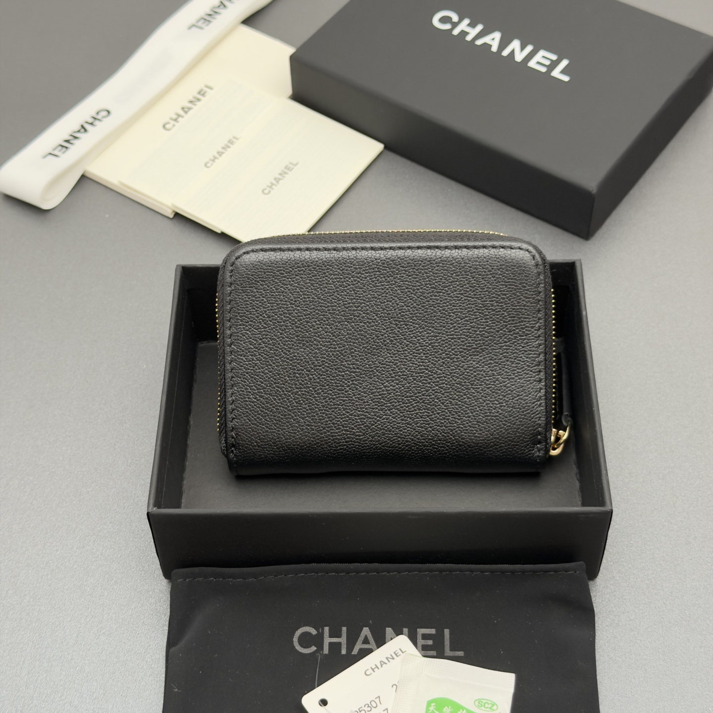 [Chanel] 샤넬 메탈 로고 지퍼 카드 지갑