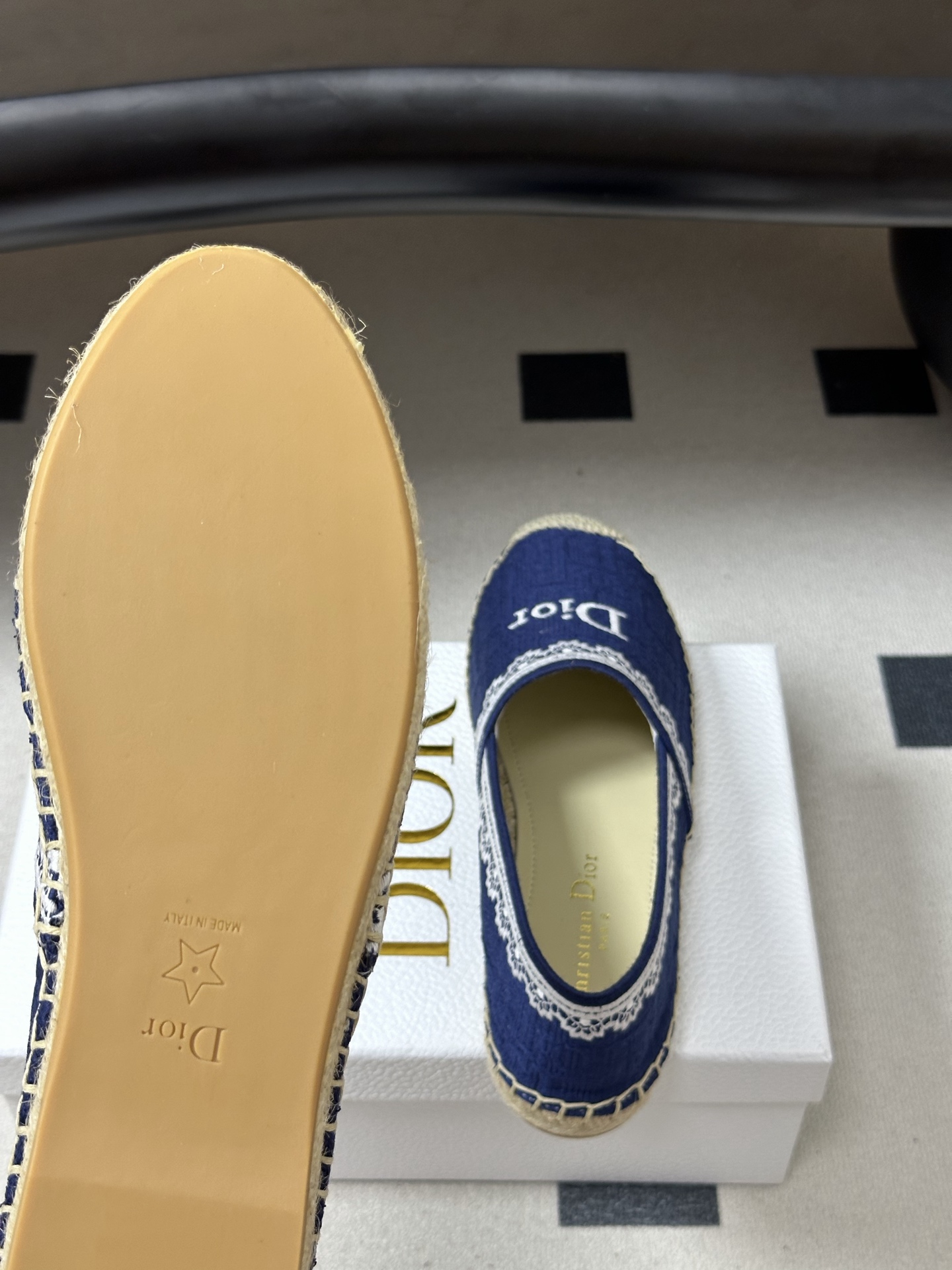 디올(DIOR) 오블리크 자수 에스파드류 슬립온 신발
