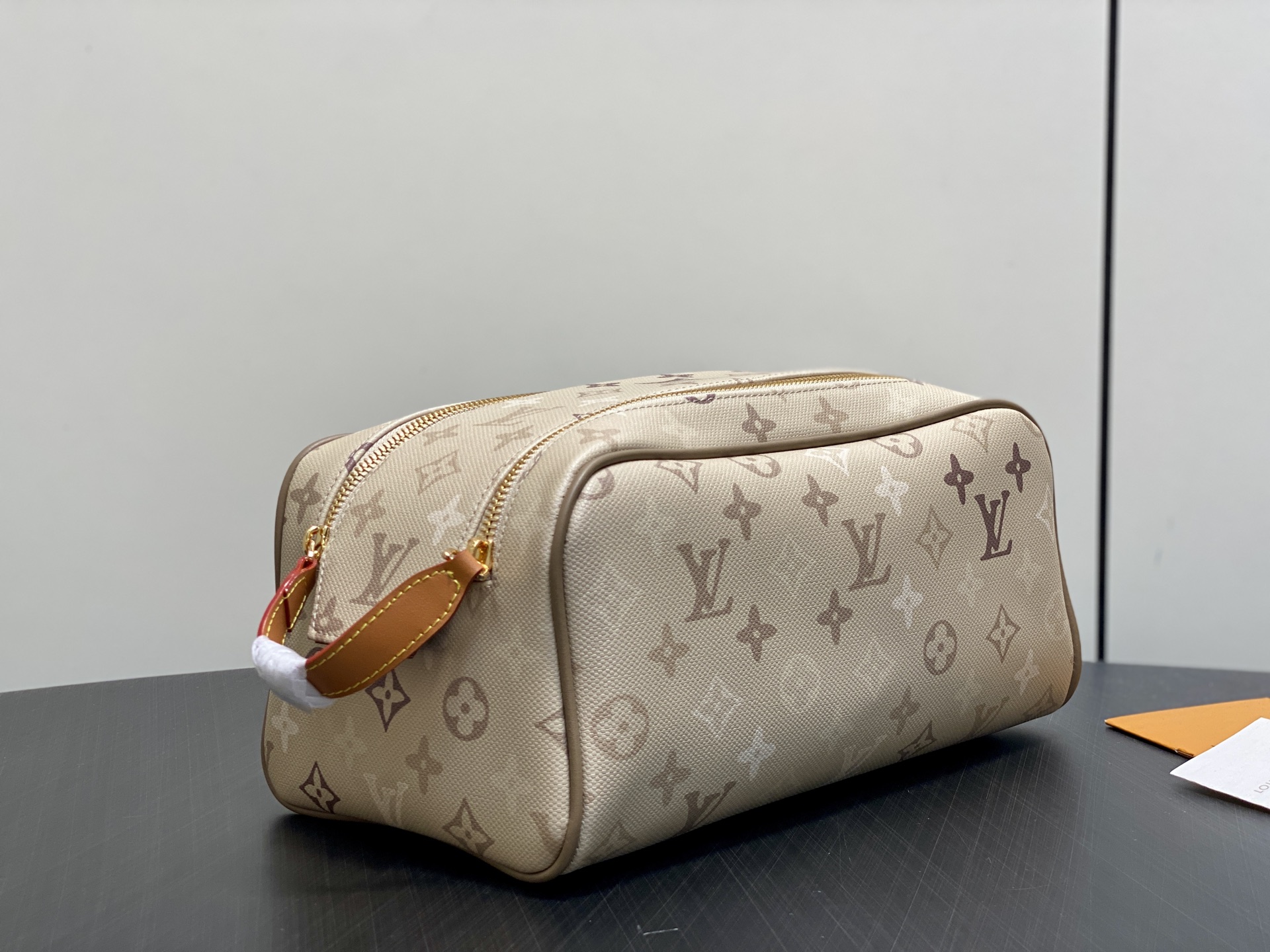 [Louis Vuitton] LV 루이비통 모노그램 플러스 돕 키트 트래블 파우치 백 가방