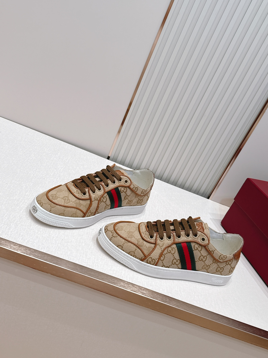 구찌(GUCCI) 커플 스트레치 빈티지 스니커즈 신발