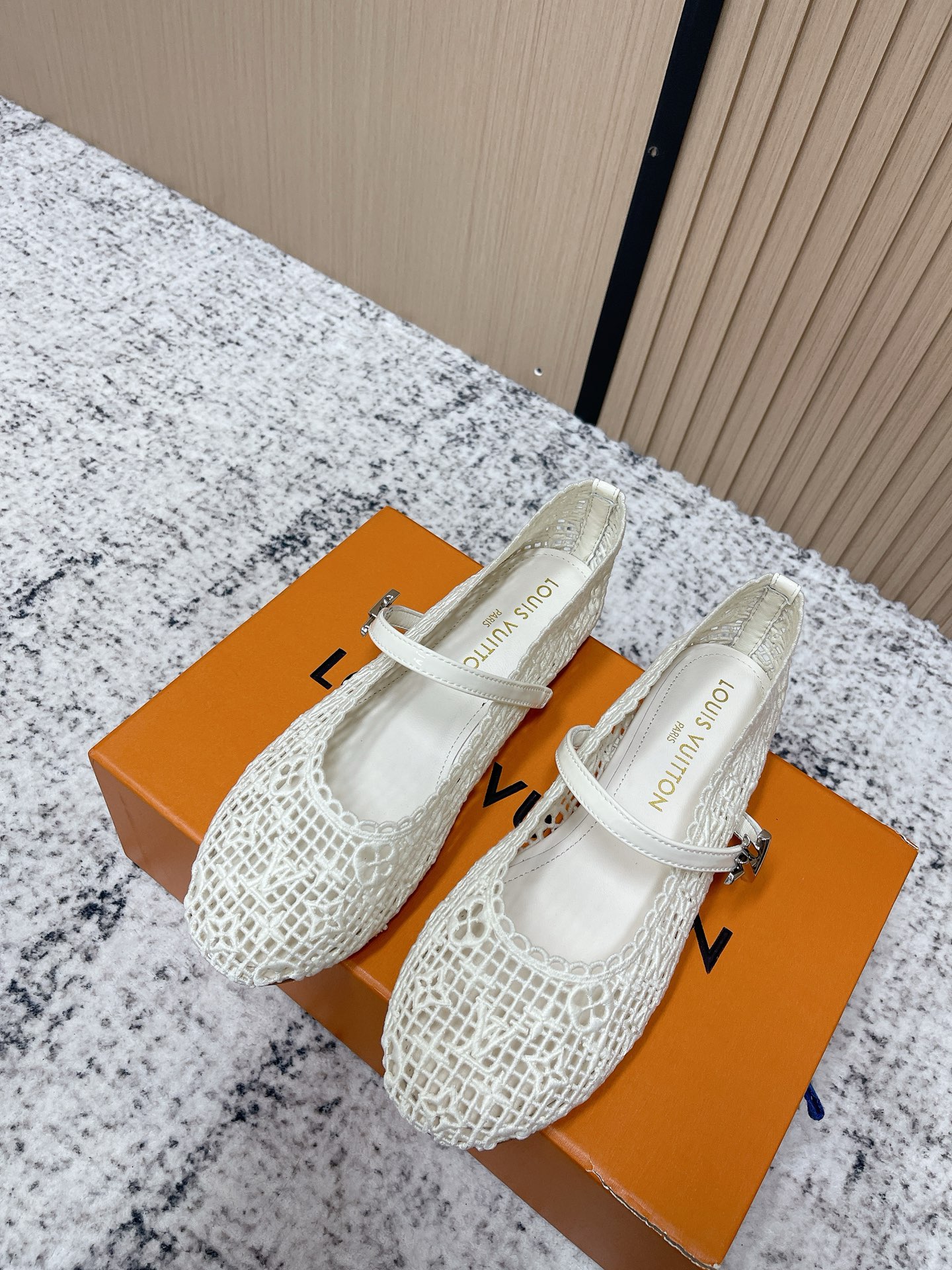 루이비통(LV) 레이스 메리제인 플랫슈즈 신발
