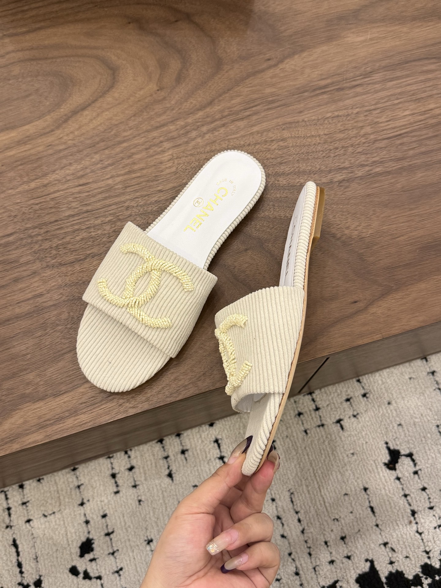 샤넬(CHANEL) 로고 스트라이프 플랫 슬리퍼 신발