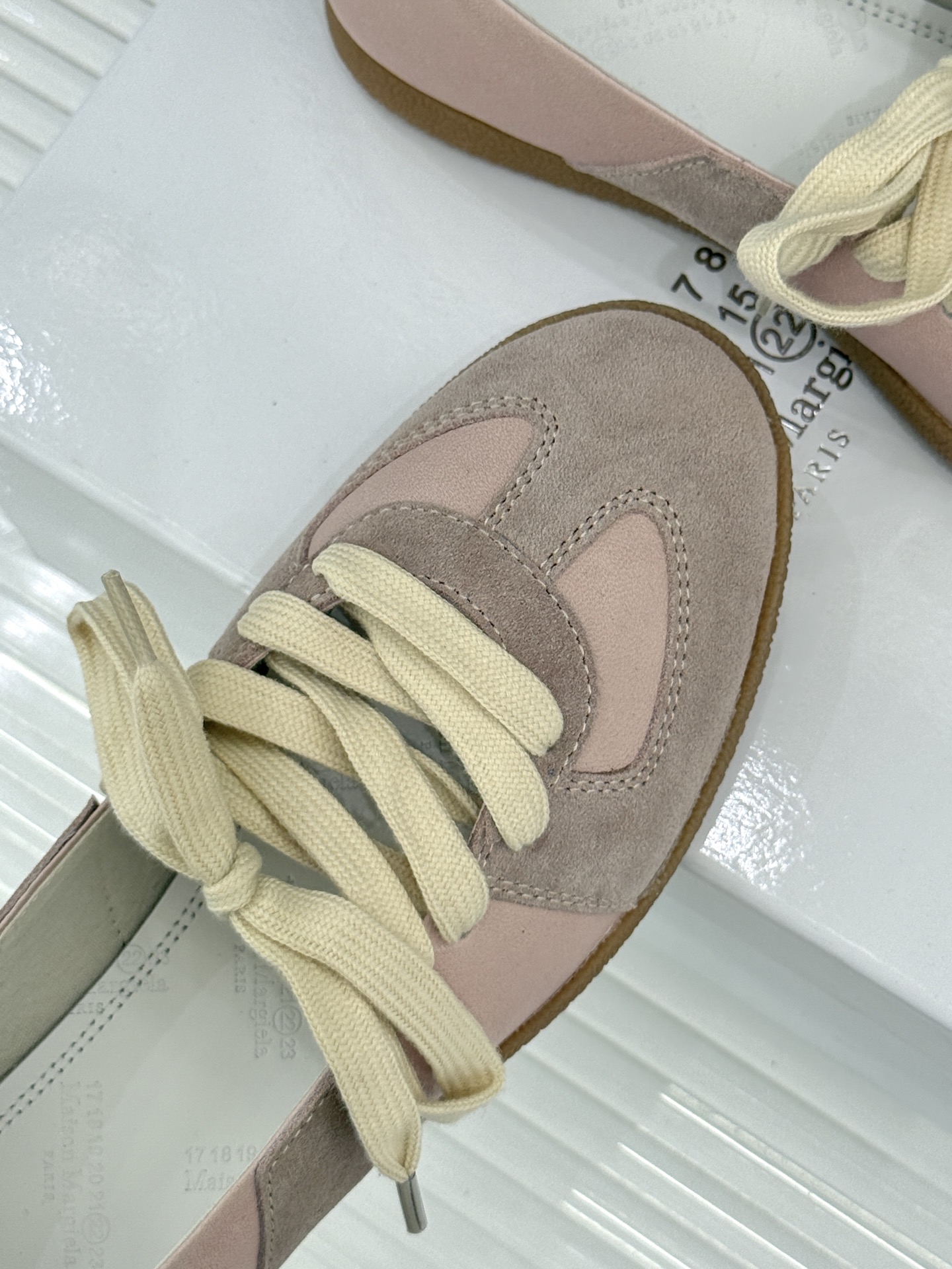 메종 마르지엘라(Maison Margiela) 스웨이드 배색 독일군 스니커즈 신발