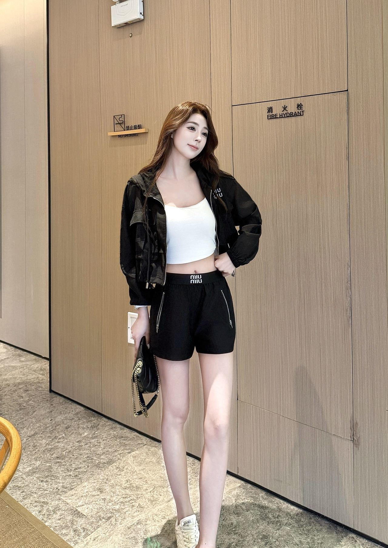 miumiu 미우미우 26SS 하이엔드 텍스처 바람막이 선케어 자켓 재킷 + 반바지 세트업 의류