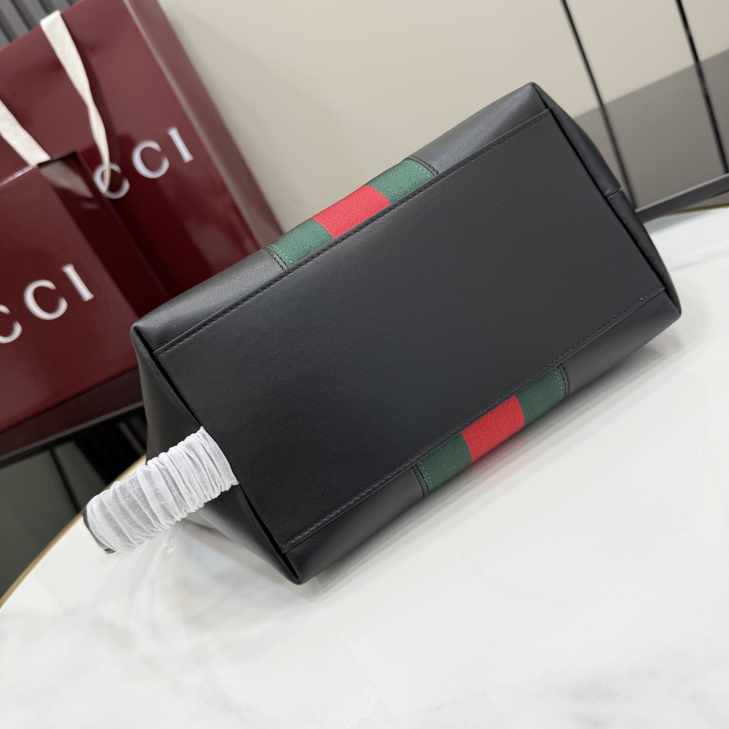 GUCCI 구찌 Generation 제너레이션 GG 소프트 레더 파우치 가방