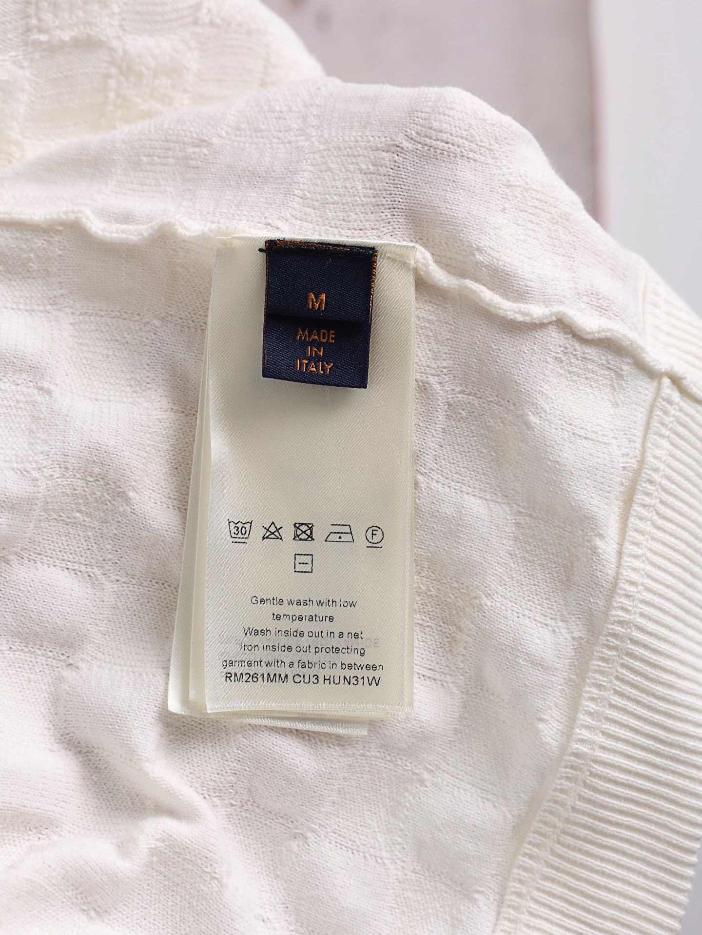 루이비통(LV) 엠보싱 배색 반팔 티셔츠 상의 의류