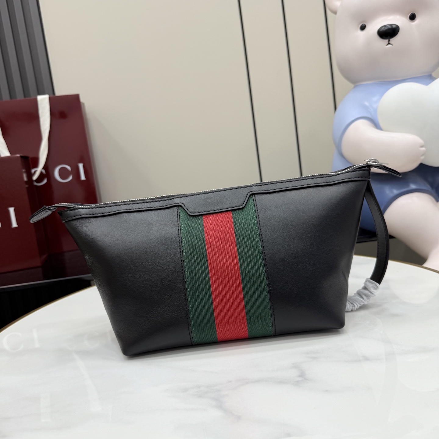 GUCCI 구찌 Generation 제너레이션 GG 소프트 레더 파우치 가방