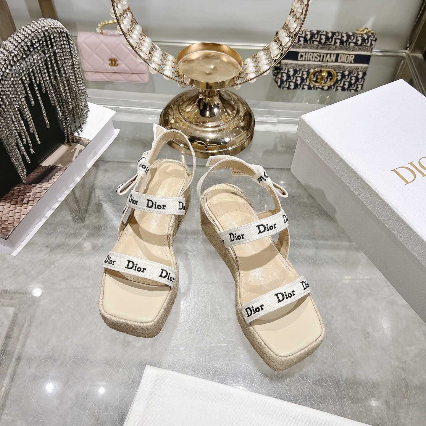 디올(DIOR) 로고 리본 더블 스트랩 플랫폼 샌들 신발