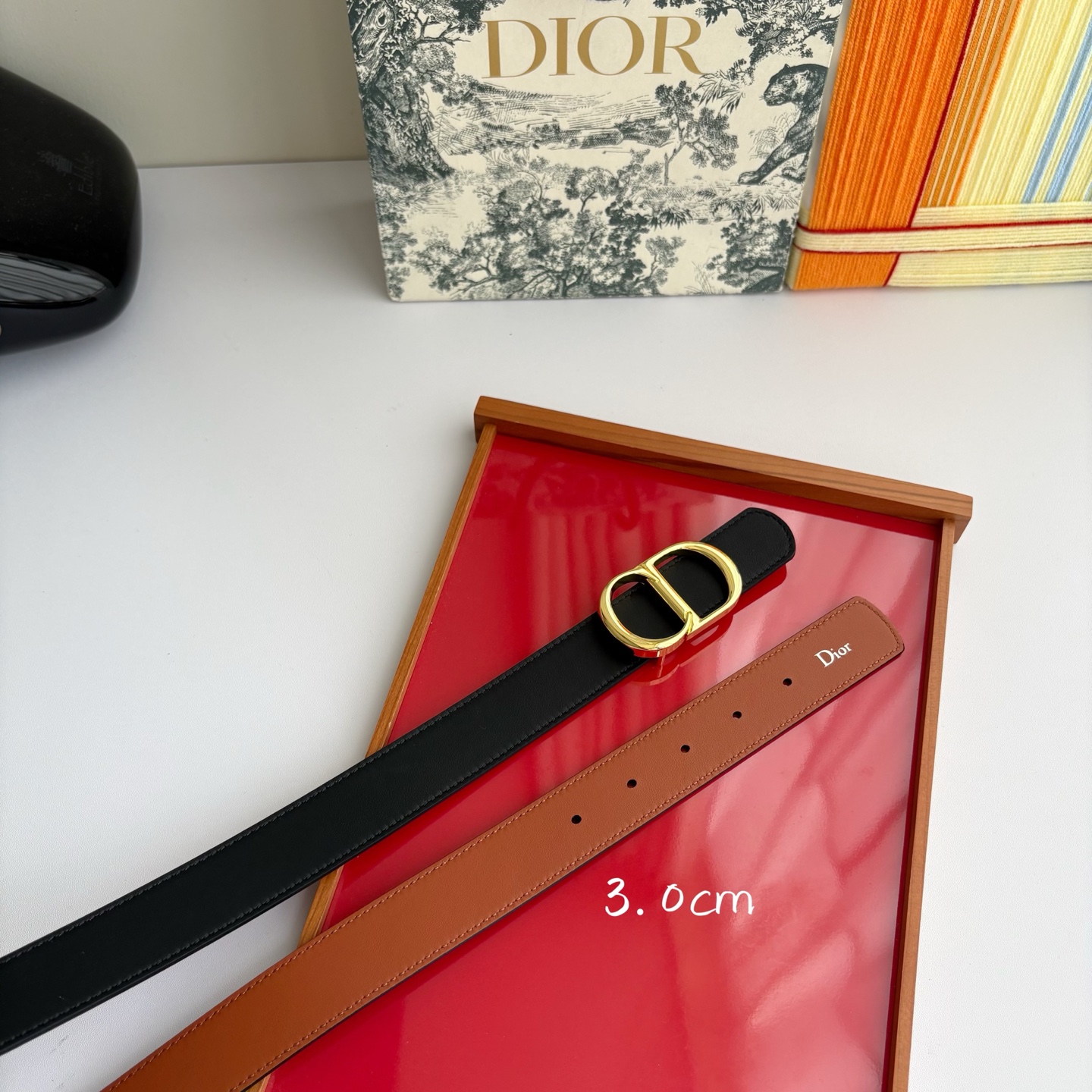 디올(DIOR) 리버서블 카프스킨 메탈 버클 벨트