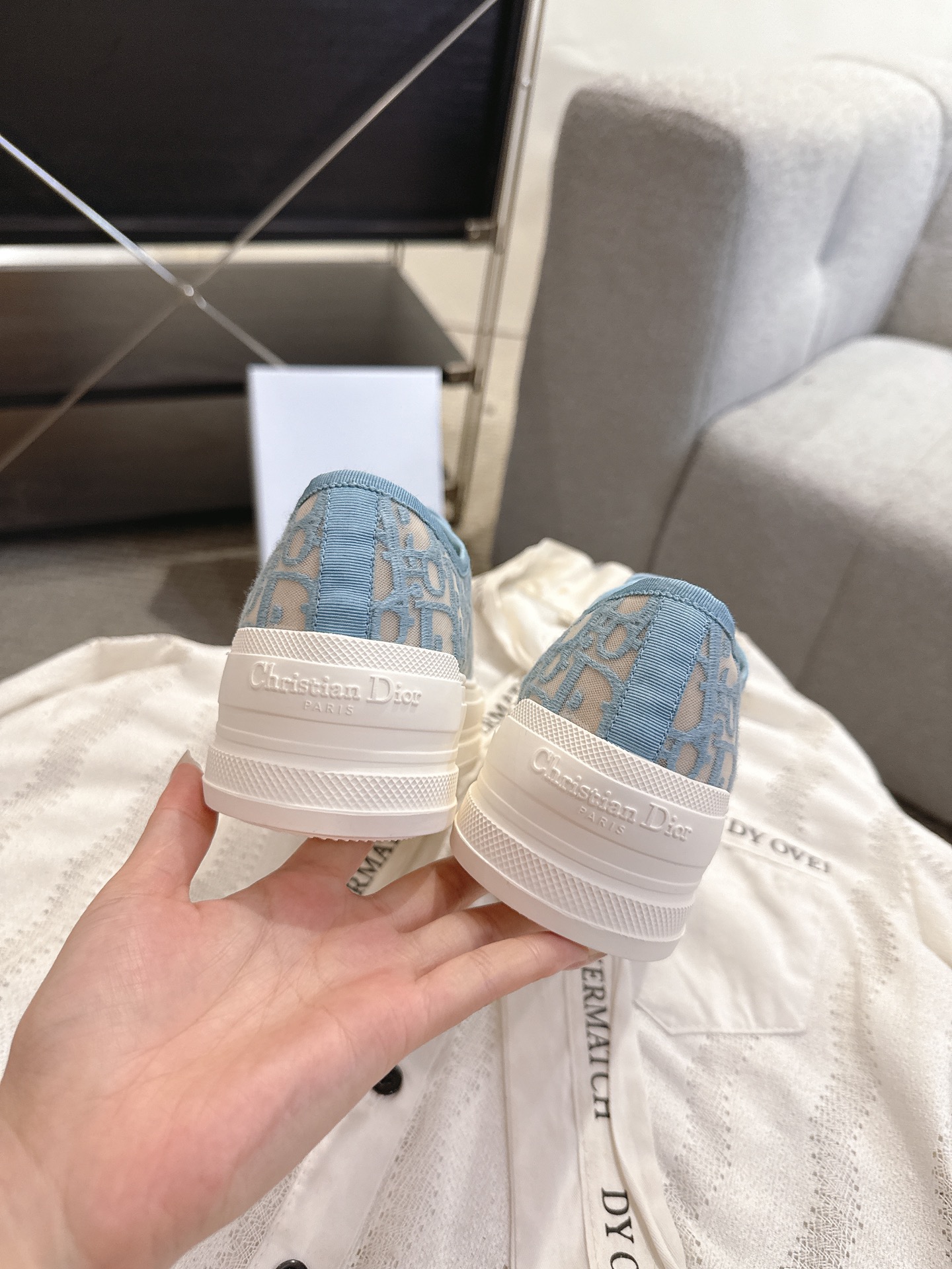 디올(DIOR) 메쉬 자수 레이스업 로우탑 스니커즈 신발