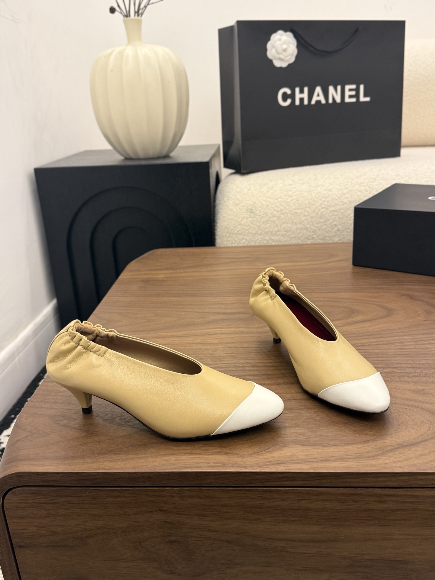 샤넬(CHANEL) 주름 디테일 스틸레토 펌프스 신발