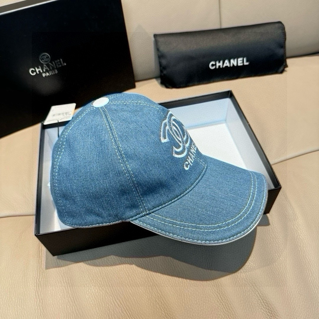 샤넬(CHANEL) 데님 로고 볼캡 모자