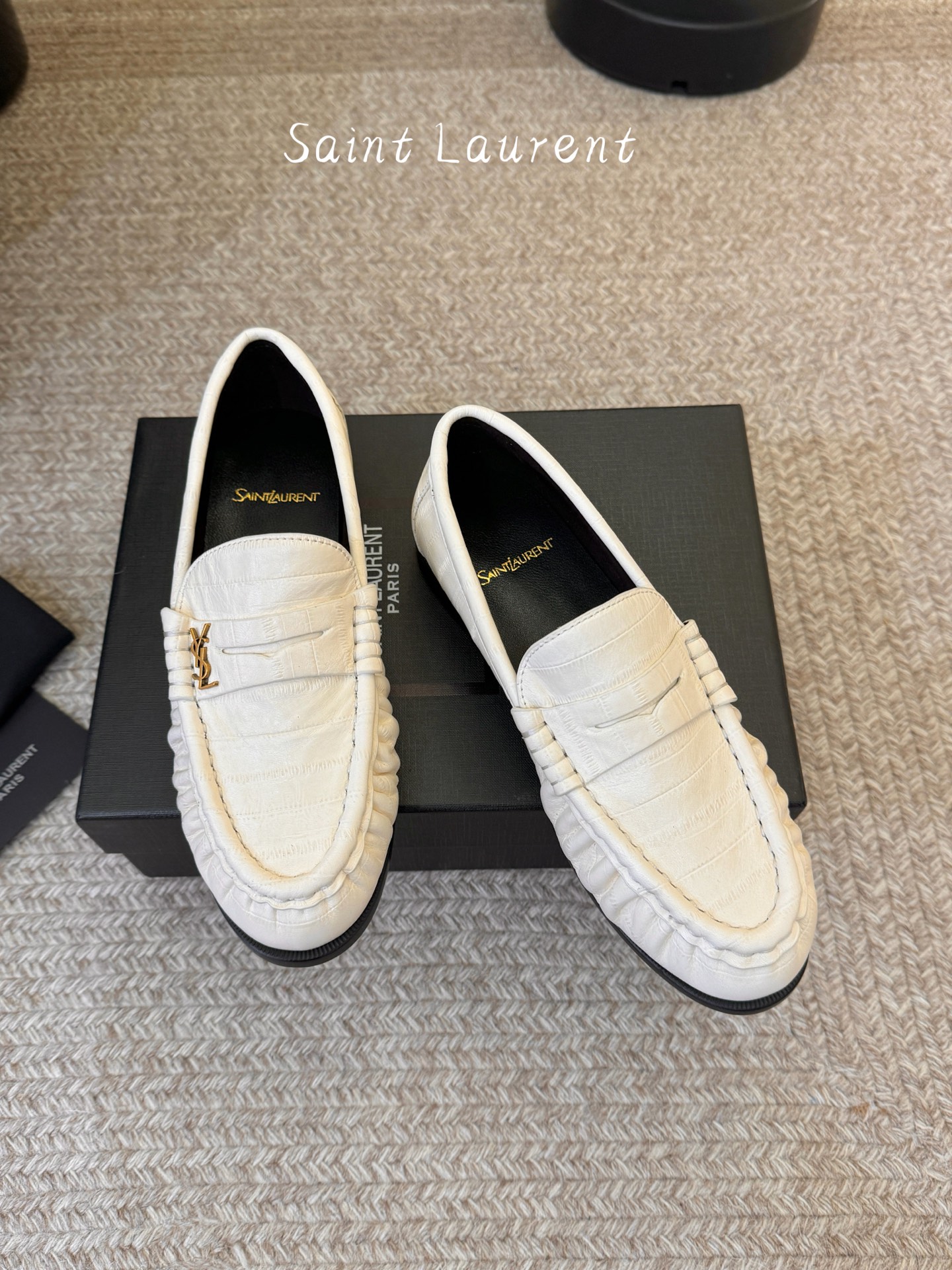 생로랑(SAINT LAURENT) 카프 레더 페니 로퍼 신발