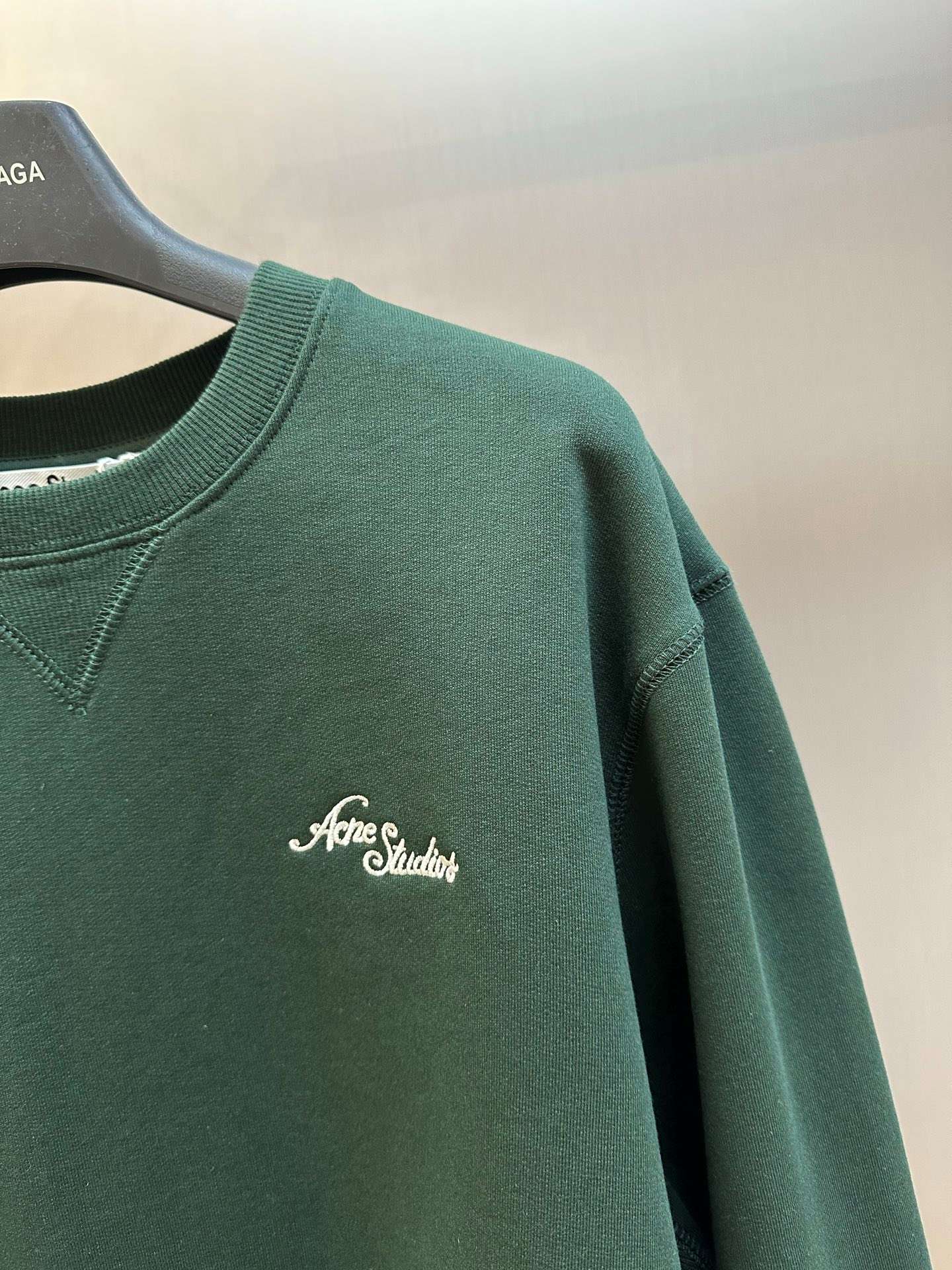 아크네(Acne studios) 로고 자수 기모 스웨트셔츠 상의 의류