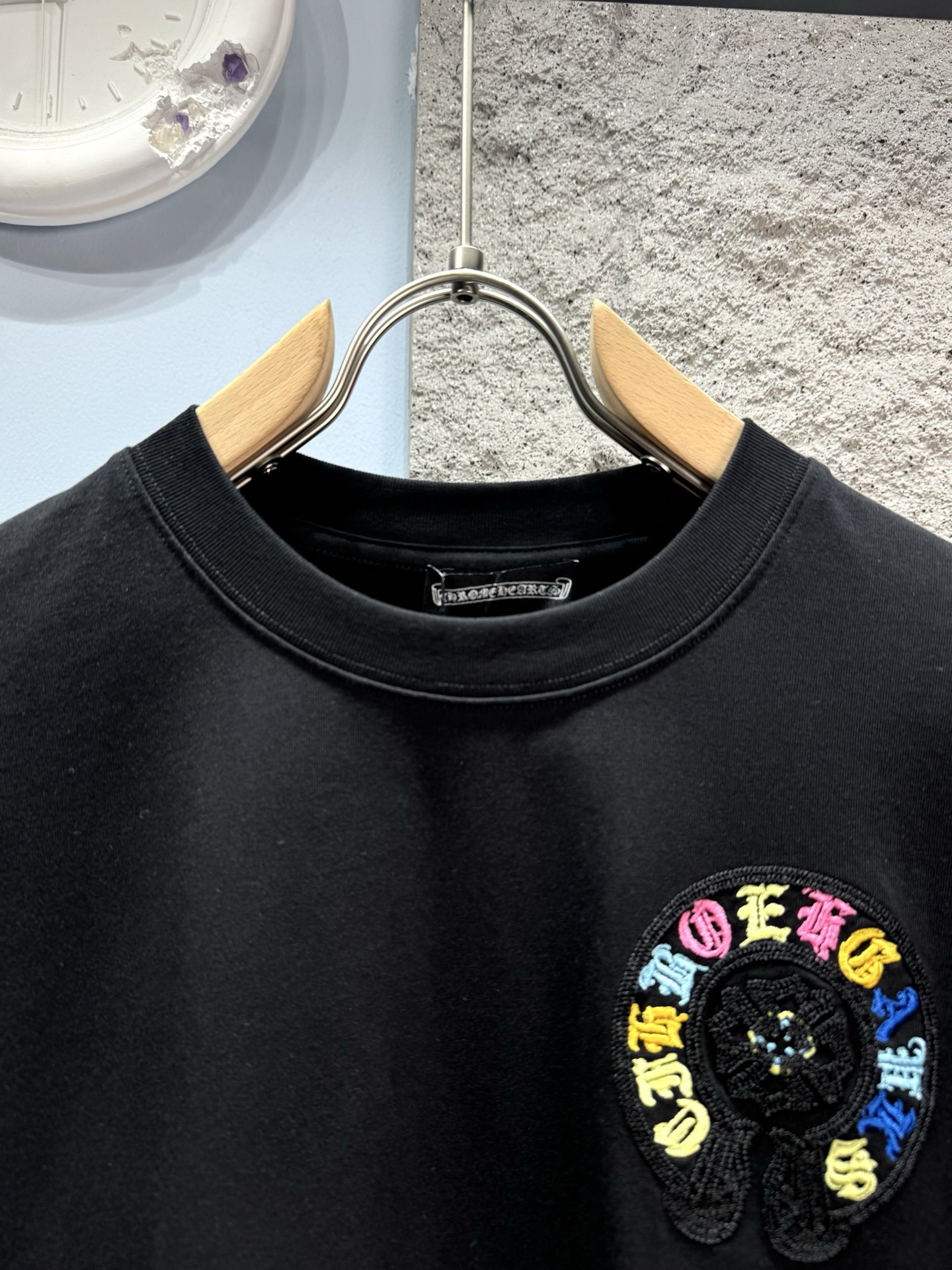 크롬하츠(CHROME HEARTS) 컬러 산스크리트 반팔 티셔츠 상의 의류