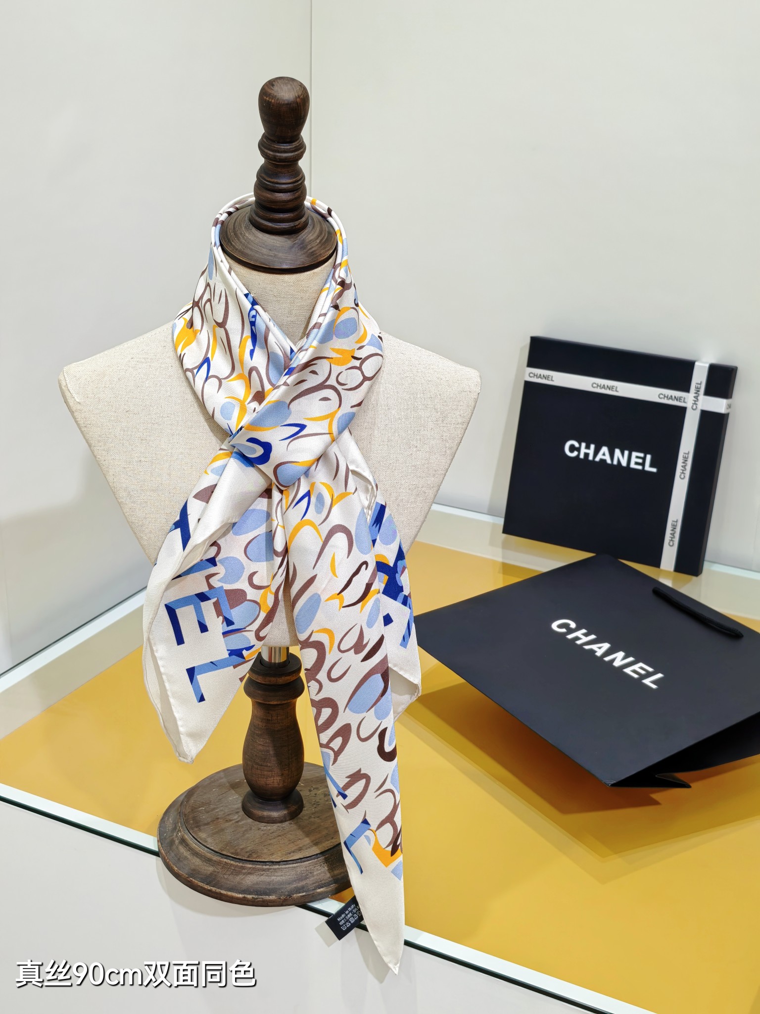 샤넬(CHANEL) 양면 실크 트윌 목도리 스카프