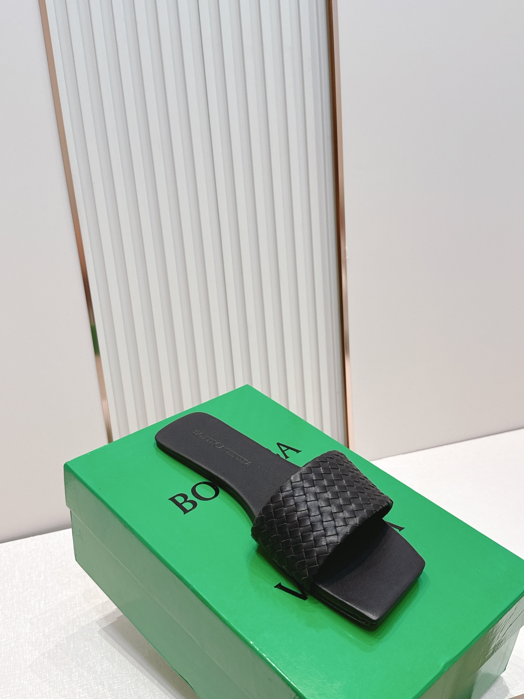 보테가 베네타(BOTTEGA VENETA) 위빙 플랫 슈즈 신발