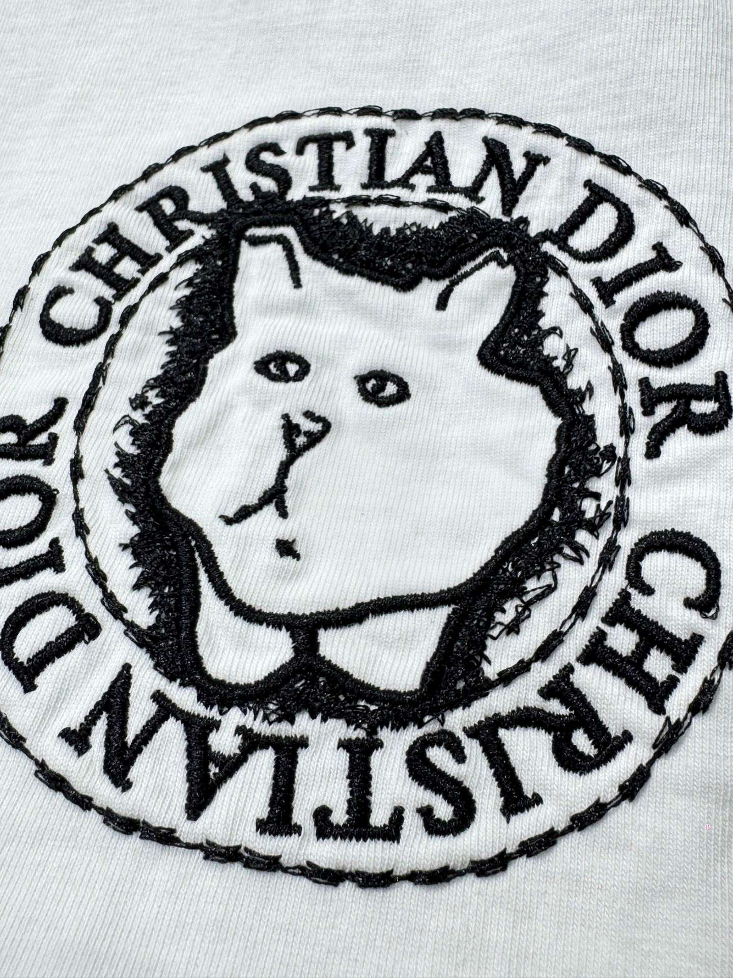 디올(DIOR) 카툰 디스트로이드 반팔 티셔츠 상의 의류