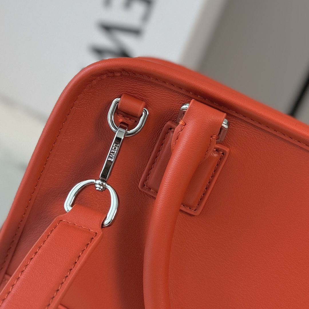 [Loewe] 로에베 Amazona 아마조나 180 소프트 카프스킨 스몰 백 가방