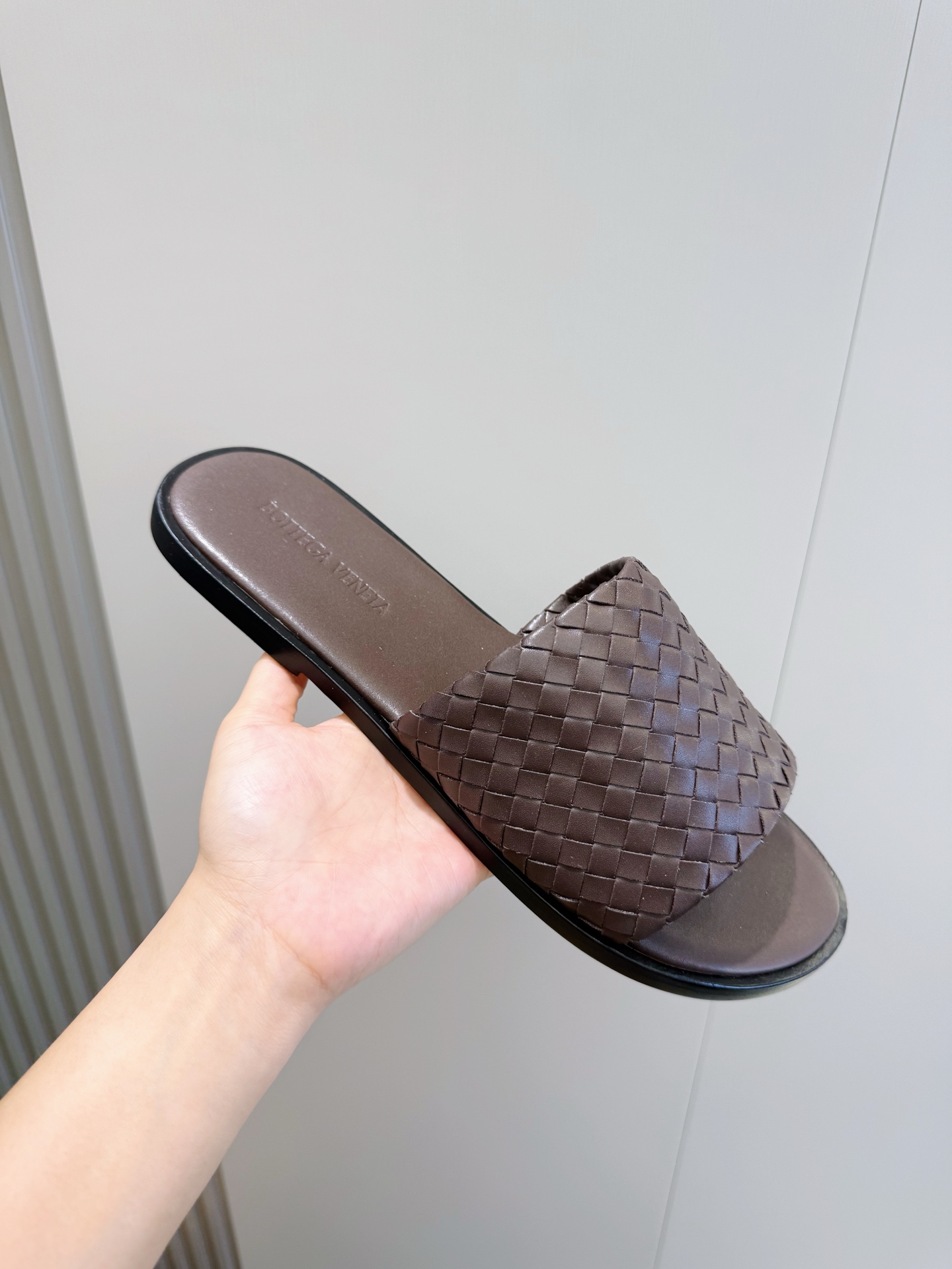 [Bottega Veneta] BV 보테가 베네타 맨즈 웨이브 인트레치아토 레더 슬라이드 슬리퍼 신발
