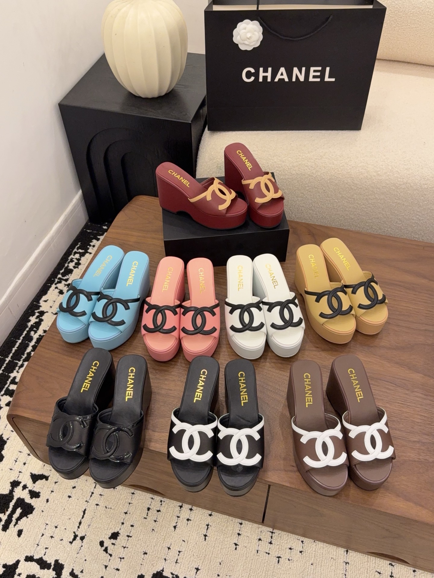 샤넬(CHANEL) 로고 플랫폼 웨지 슬리퍼 신발