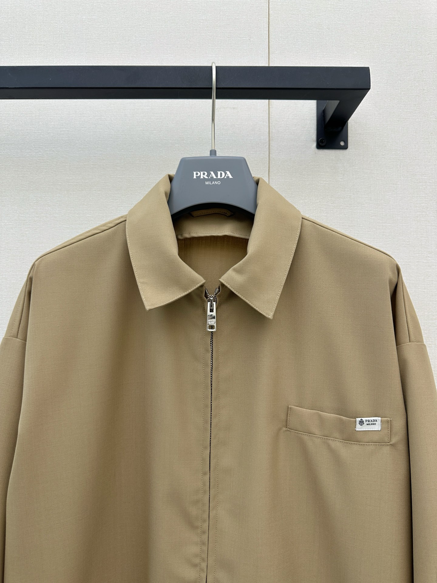 프라다(PRADA) 카키 오버핏 집업 재킷 상의 의류