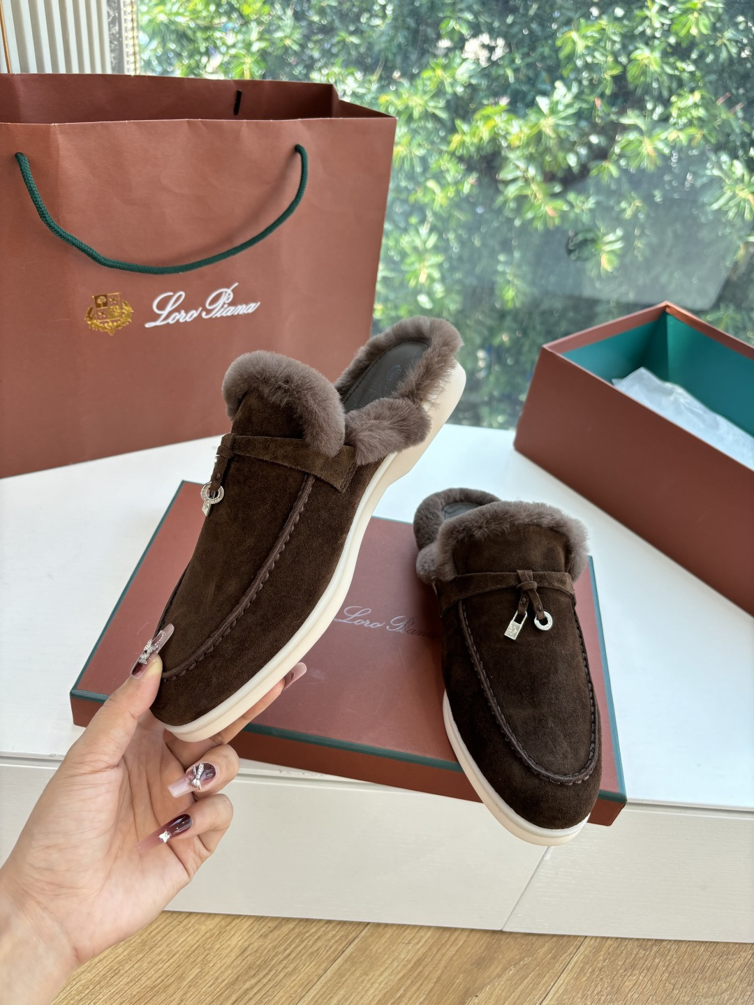 로로피아나(Loro Piana) 커플 퍼 트리밍 스웨이드 뮬 슬리퍼 신발