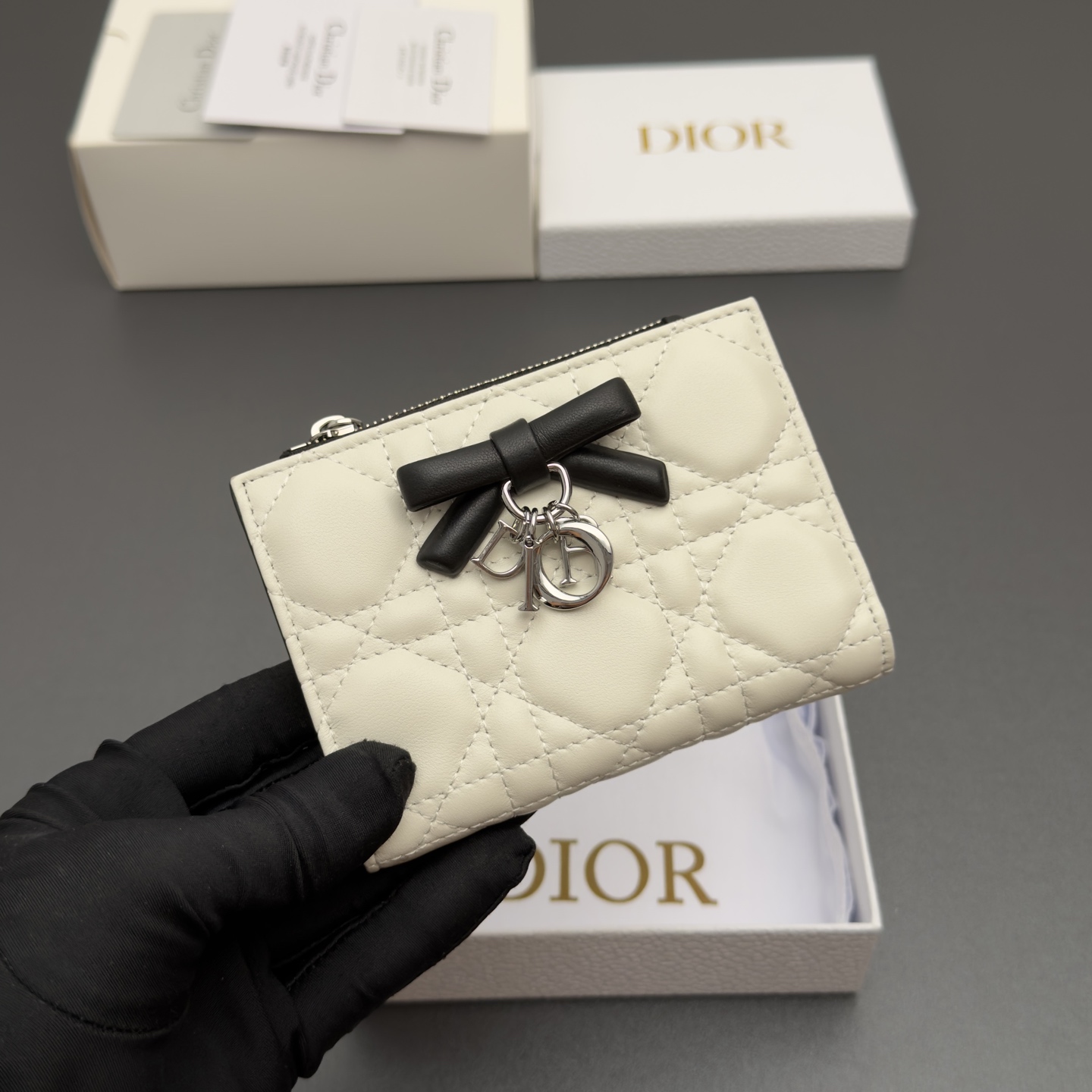 [Dior] 디올 Lady Dahlia 레이디 달리아 울트라 까나쥬 램스킨 미니 지갑 / S2605