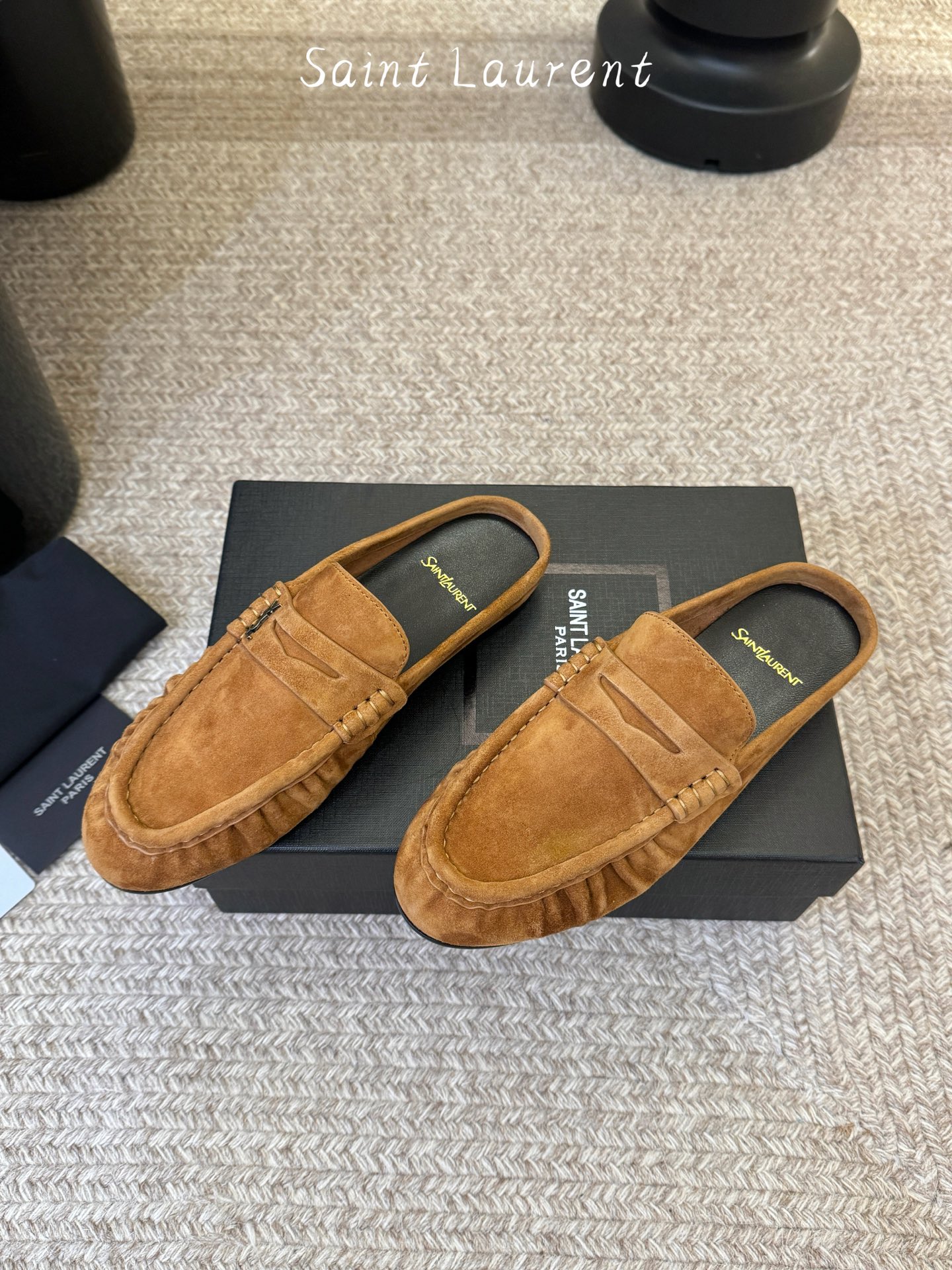 생로랑(SAINT LAURENT) 스웨이드 페니 백리스 로퍼 신발
