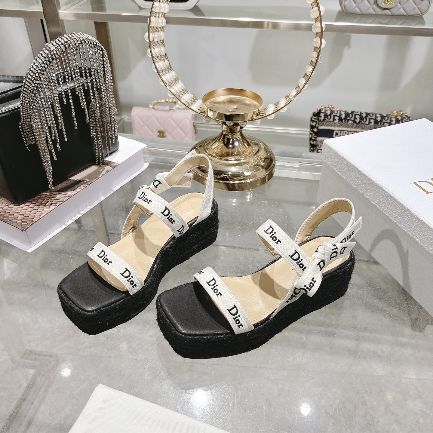 디올(DIOR) 로고 리본 더블 스트랩 플랫폼 샌들 신발
