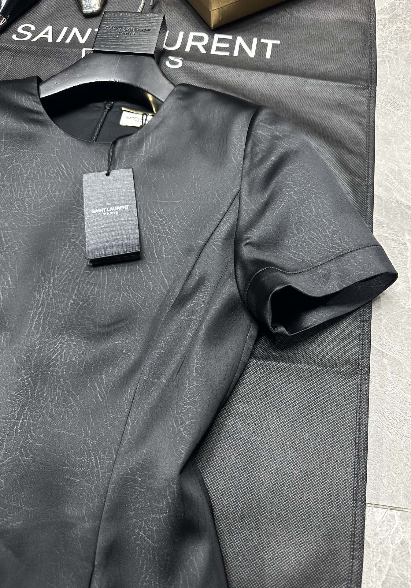 [Saint Laurent] YSL 생로랑 텍스처드 레더 이펙트 A라인 미니 원피스 의류