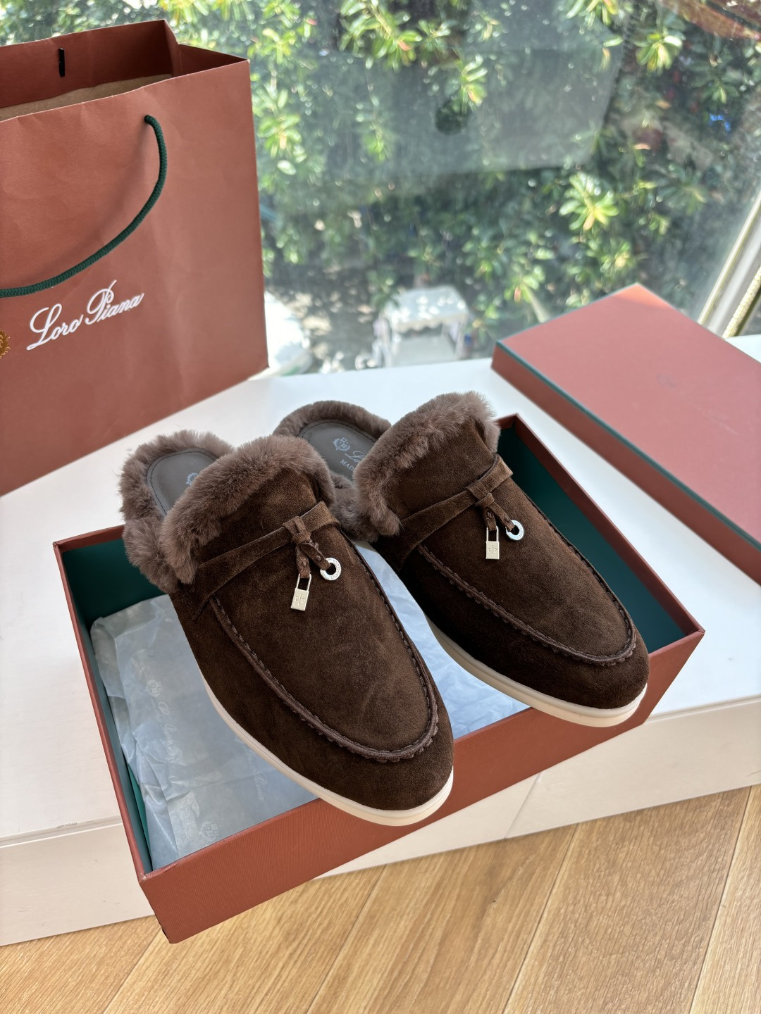 로로피아나(Loro Piana) 커플 퍼 트리밍 스웨이드 뮬 슬리퍼 신발