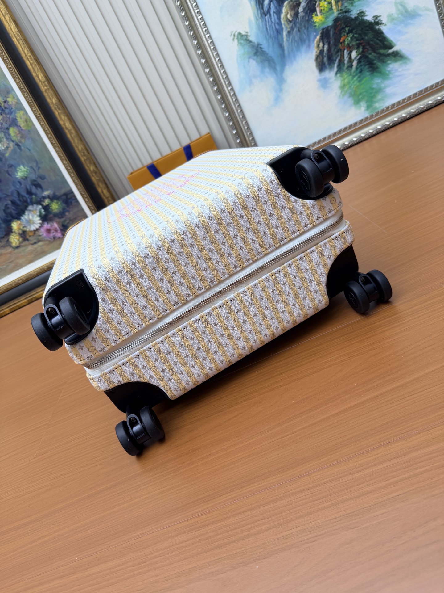 [Louis Vuitton] LV 루이비통 AM28701 프리미엄 하이엔드 캐리어 (기내 반입 가능)