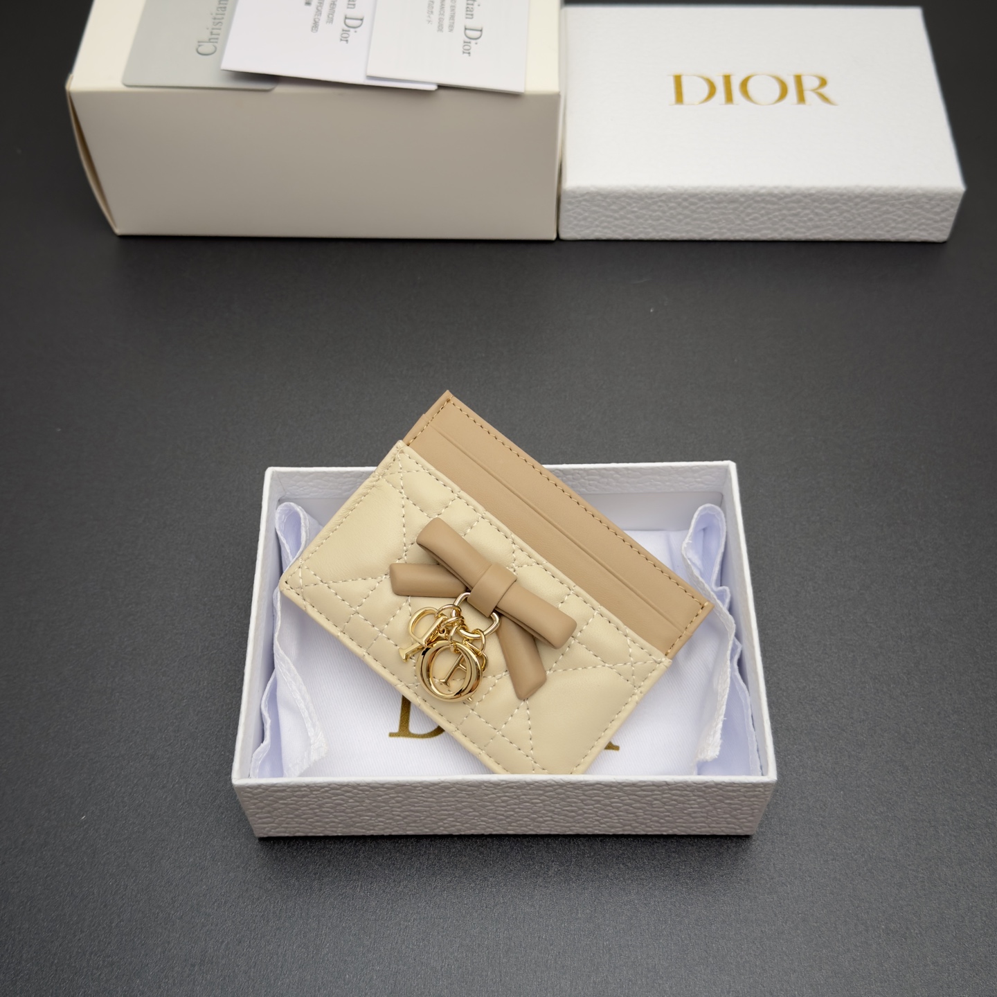 [Dior] 디올 Lady Freesia 레이디 프리지아 까나쥬 램스킨 카드 홀더 지갑