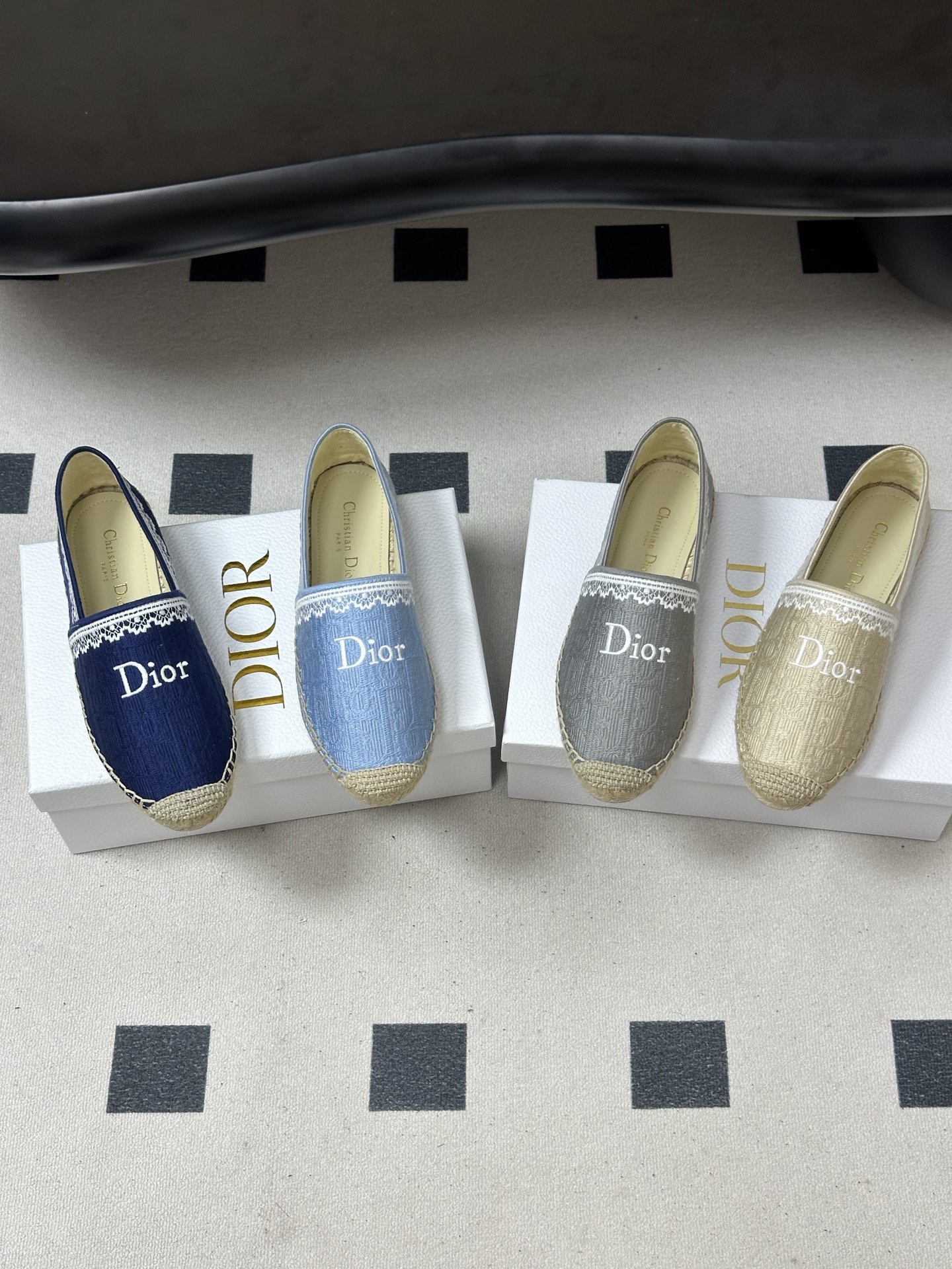 디올(DIOR) 오블리크 자수 에스파드류 슬립온 신발