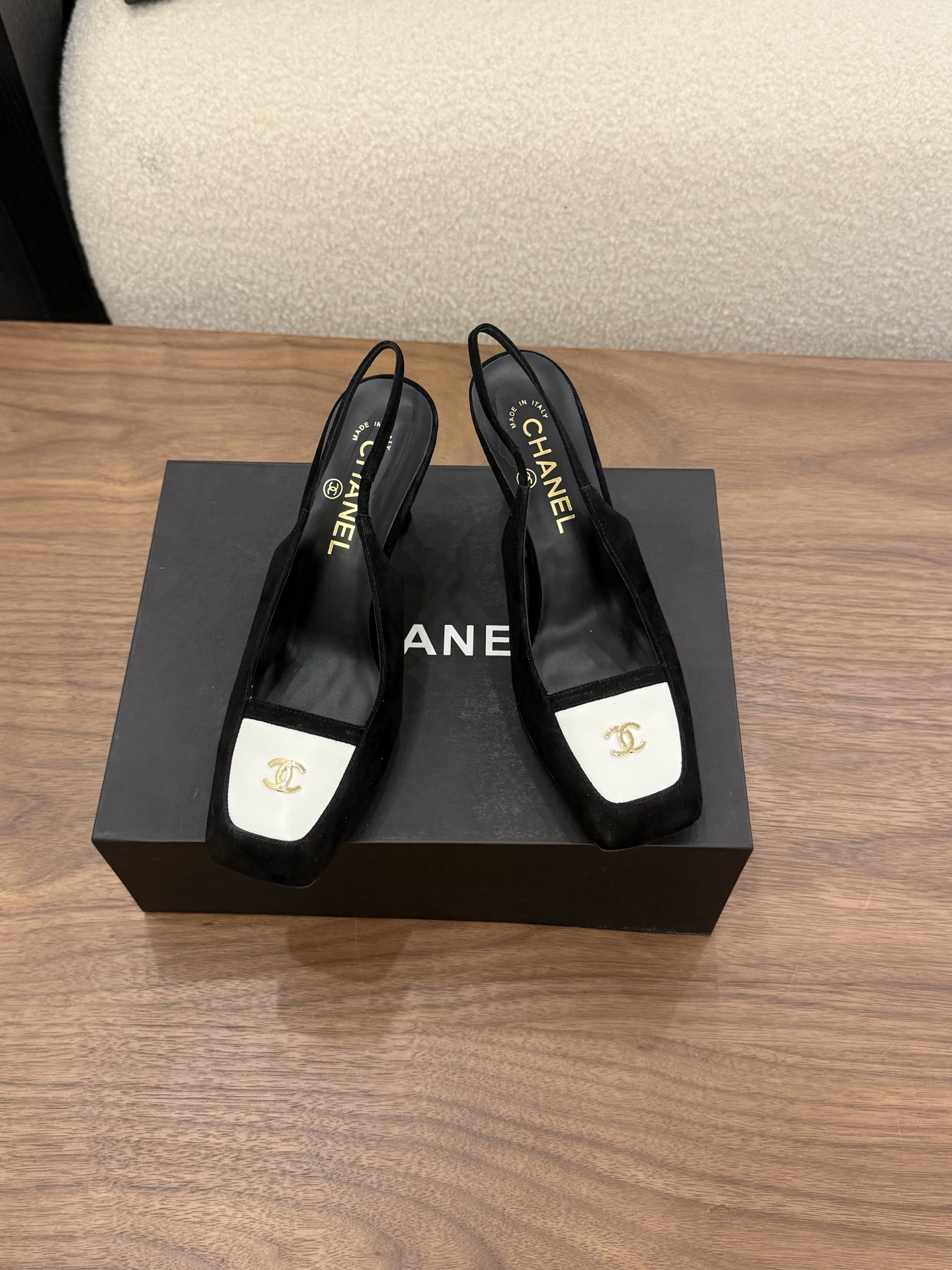 샤넬(CHANEL) 배색 스퀘어토 슬링백 힐 신발